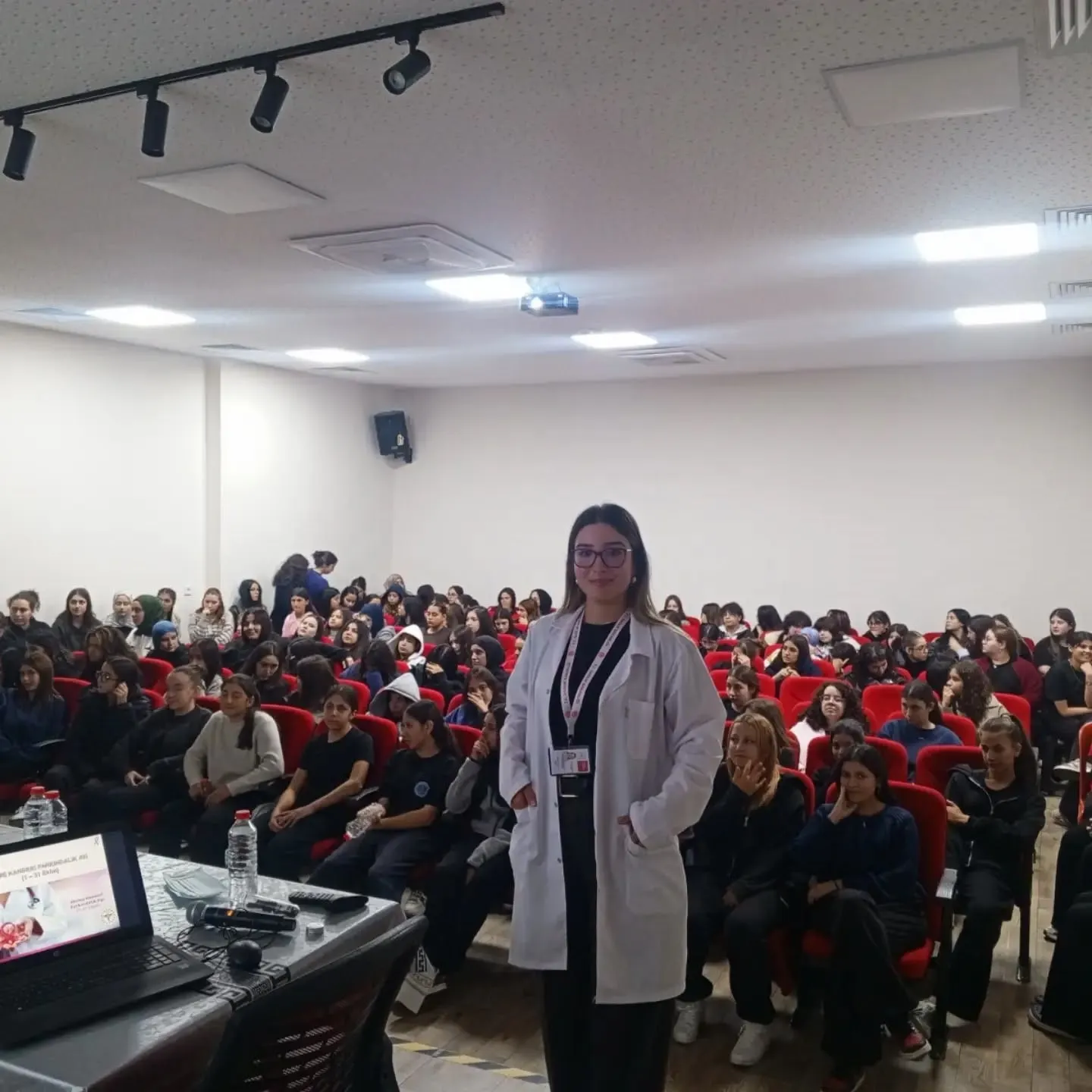 Öğrenci ve öğretmenlere meme kanseri eğitimi verildi - 3