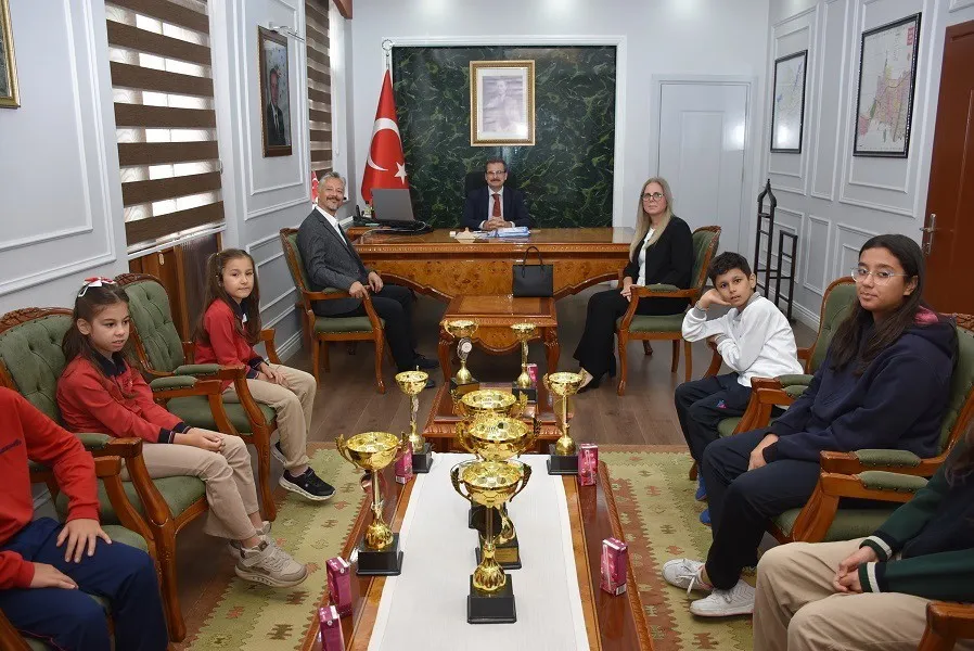 Şampiyonlar başarılarını Kaymakam Güldoğan ile paylaştı - 3