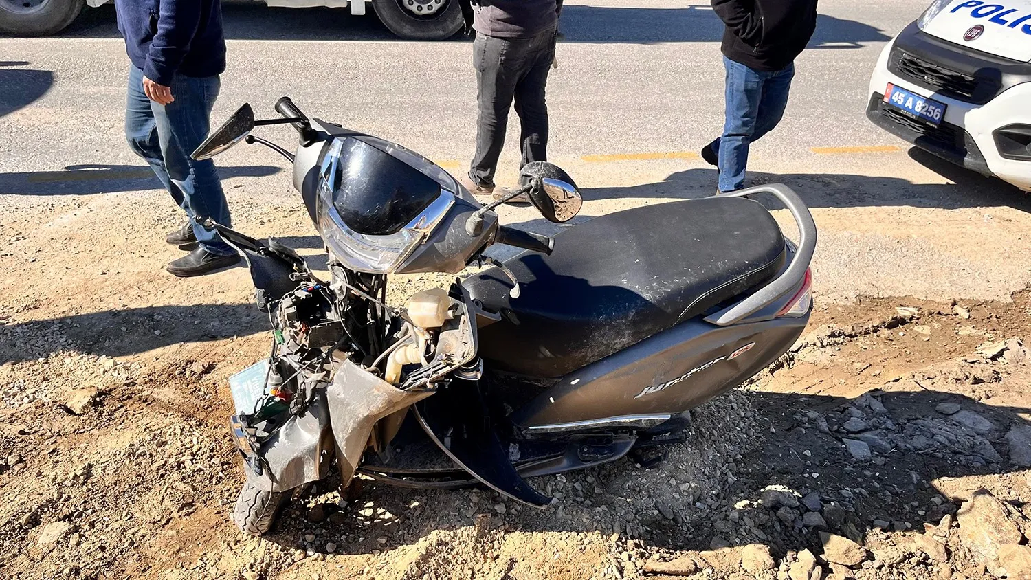 Kula’da otomobil ile motosiklet çarpıştı: 1 ağır yaralı - 5