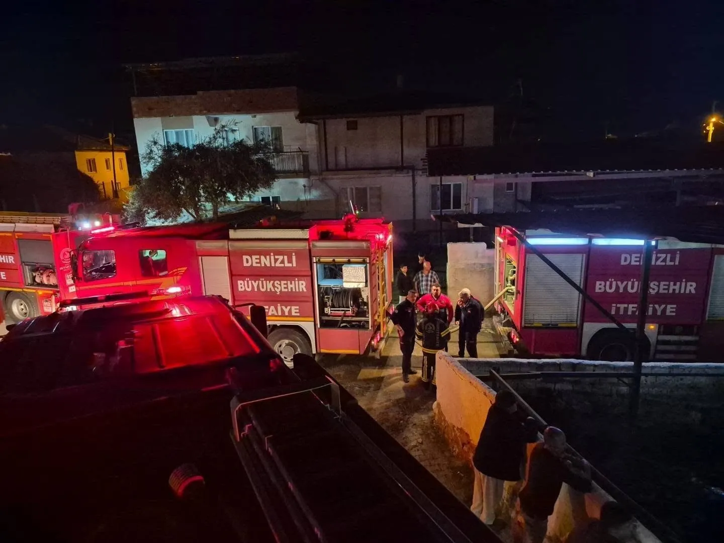 Denizli’de besihanede çıkan yangın söndürüldü - 2
