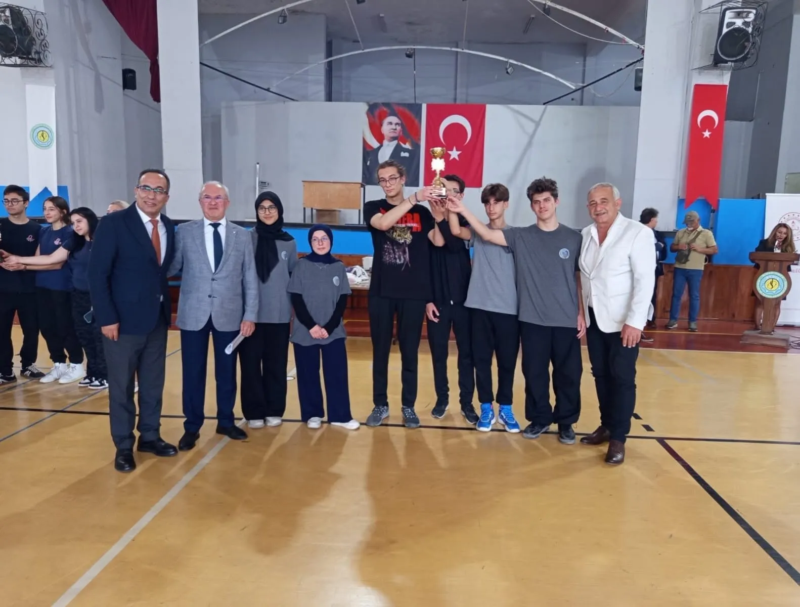Efeler’de çevre bilinci yarışmasında dereceye giren okullar ödüllendirildi - 3