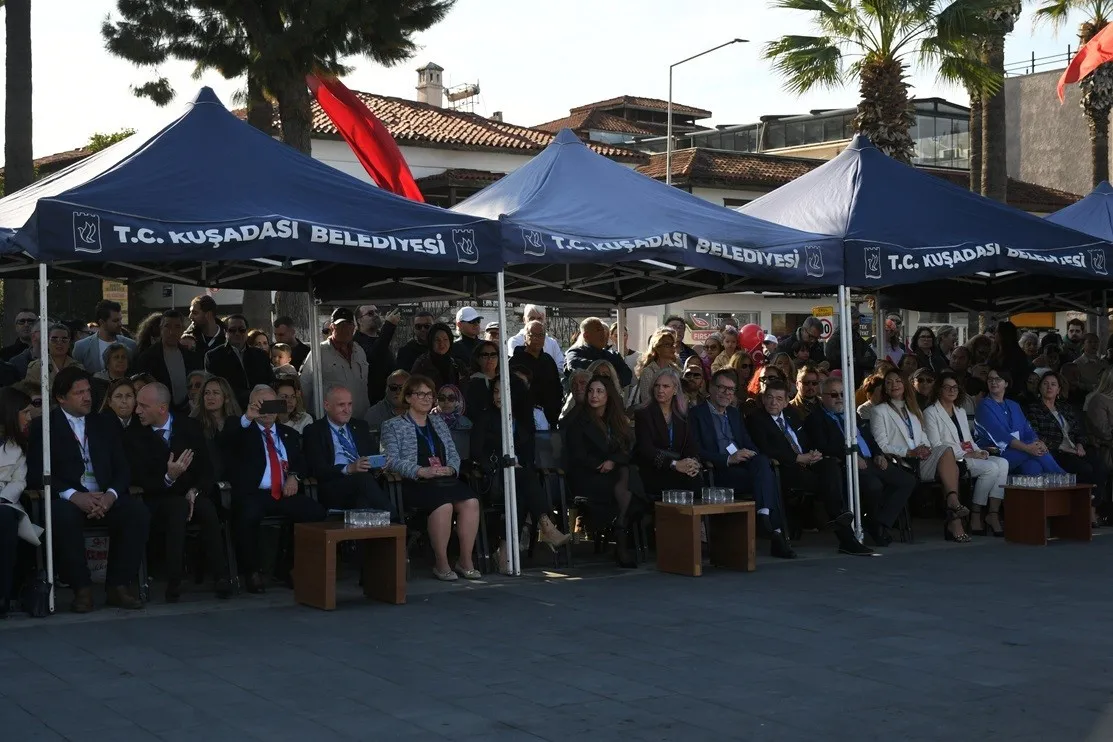 Kuşadası’nda Cumhuriyetin 102’üncü yılı kardeş şehirlerin dostluk buluşması ile taçlandı - 2