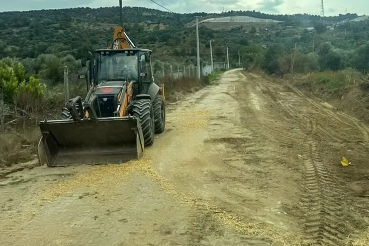 Efeler’de hasar gören tarım arazi yolları açılıyor - 2
