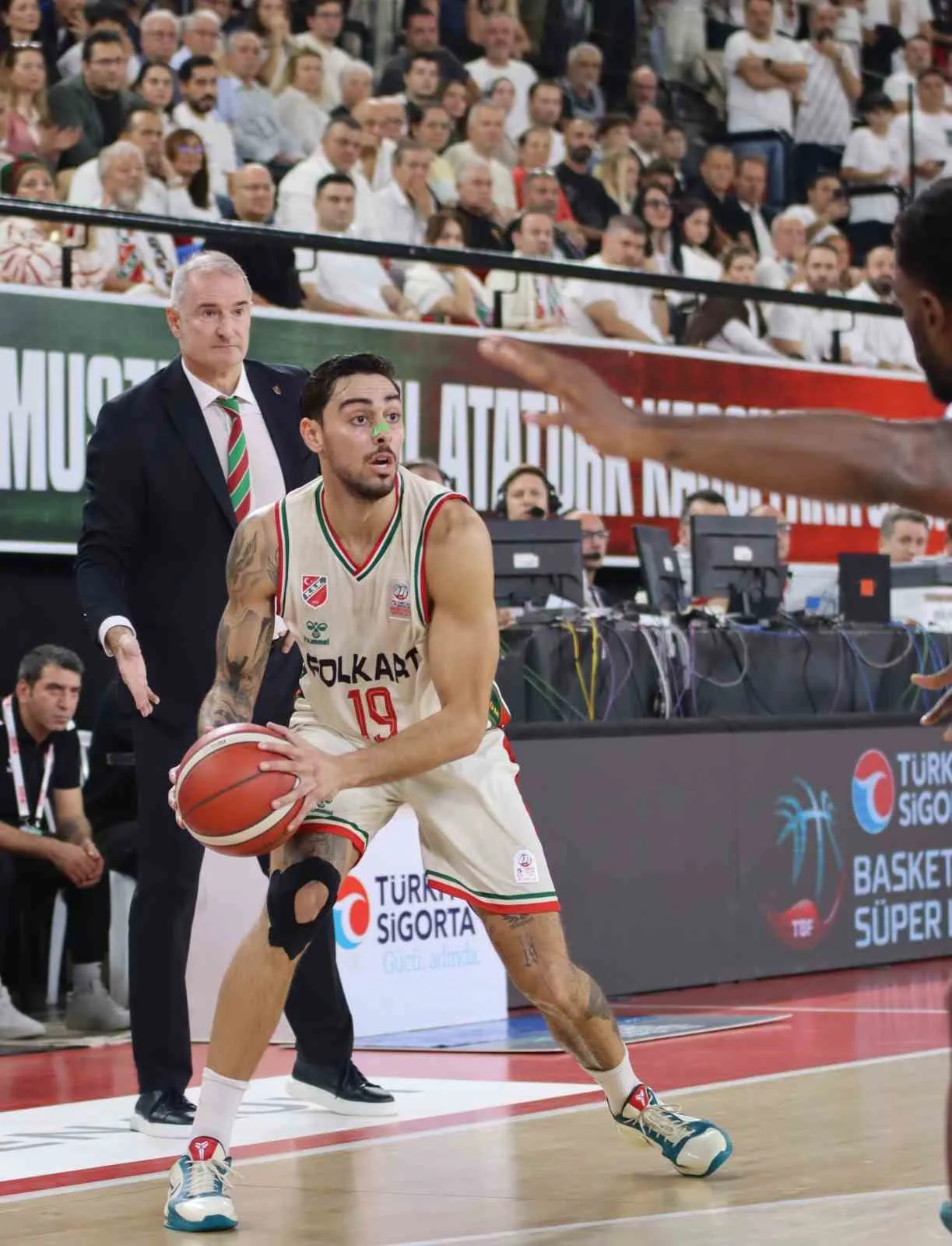 Karşıyaka Basketbol, iç sahadaki ilk yenilgisini aldı - 4