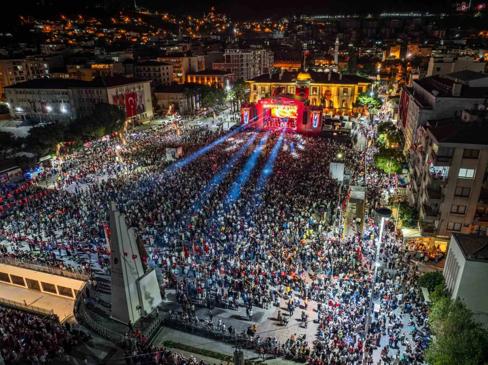 Manisa’da Cumhuriyet coşkusu Göksel konseri ve drone gösterisiyle yaşanacak - 2
