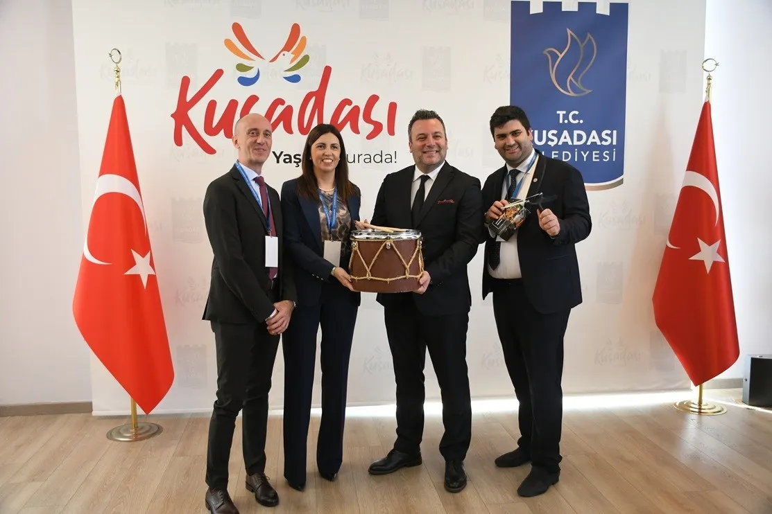 Kuşadası’nda Cumhuriyetin 102’üncü yılı kardeş şehirlerin dostluk buluşması ile taçlandı - 6