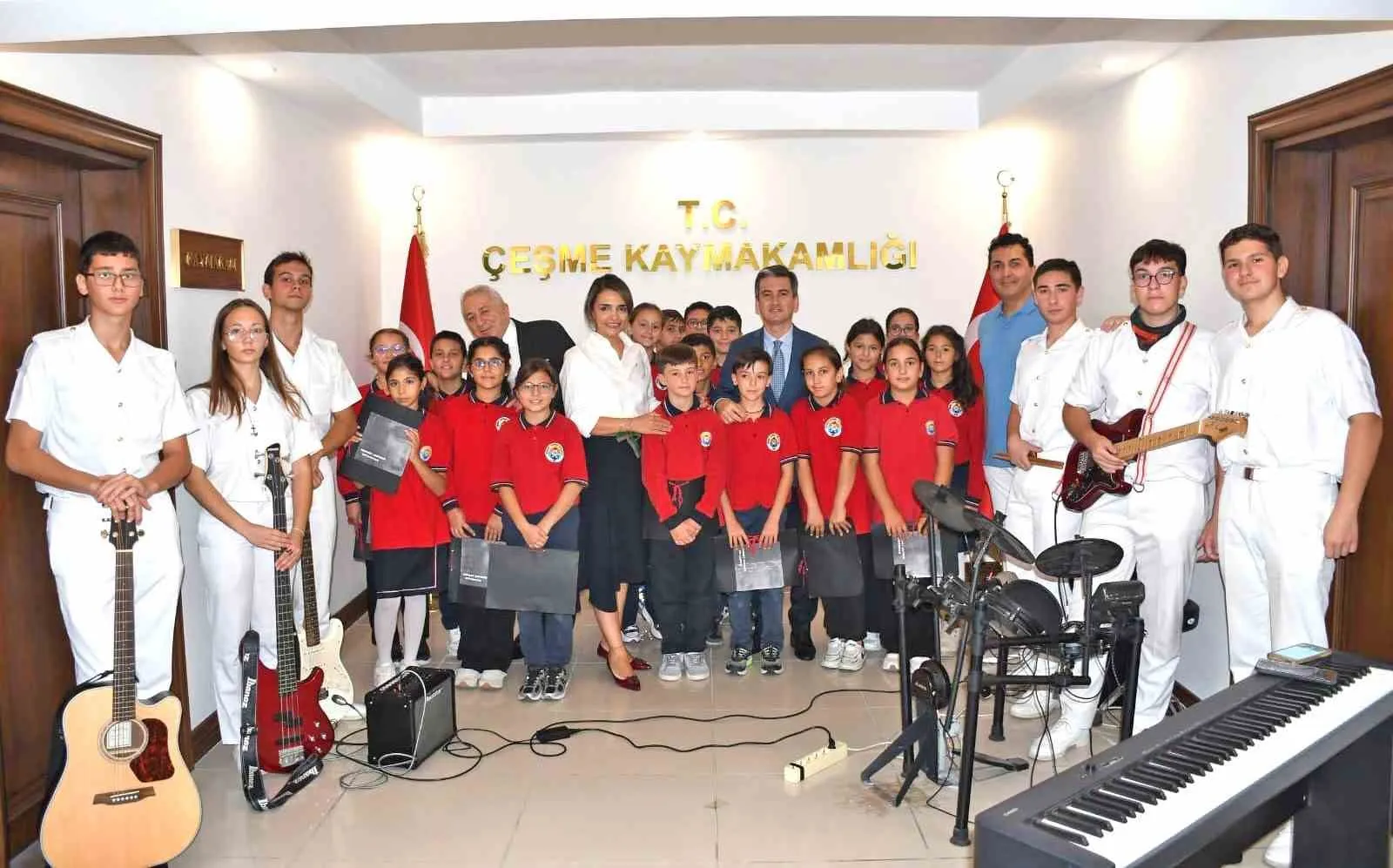 Çeşme’de "Koridorda Müzik" projesi 5. yılına kaymakamlık konseriyle başladı - 3