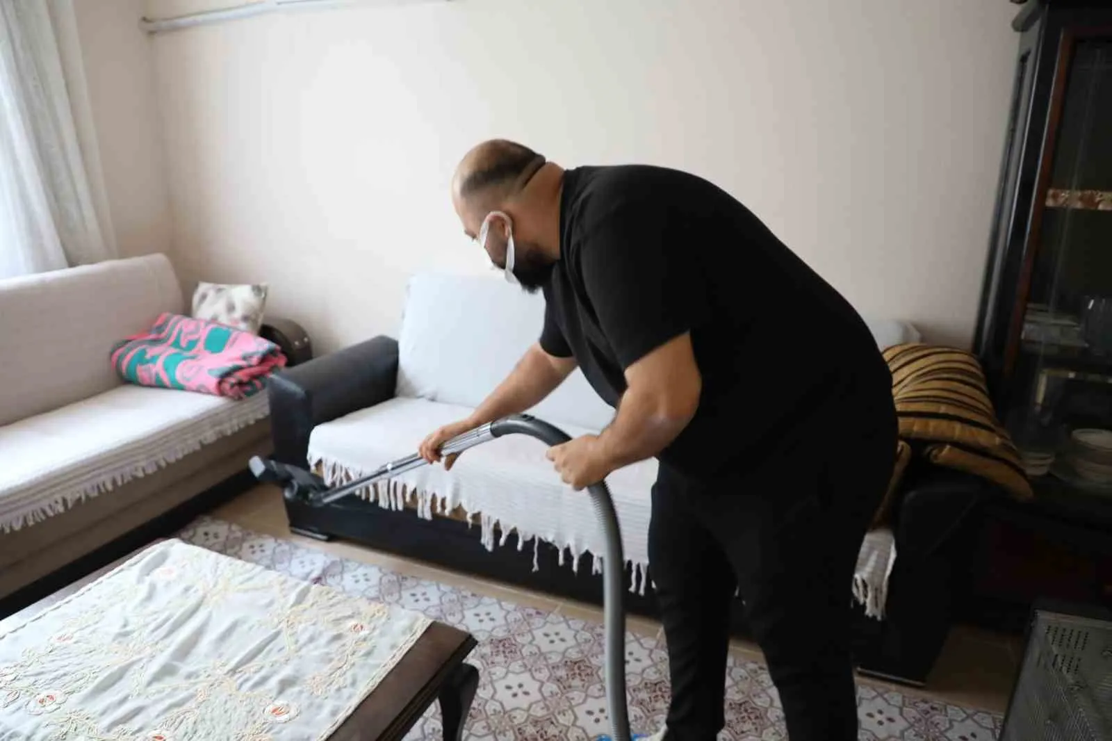 Şehzadeler Belediyesinden ihtiyaç sahiplerine evde temizlik hizmeti - 2