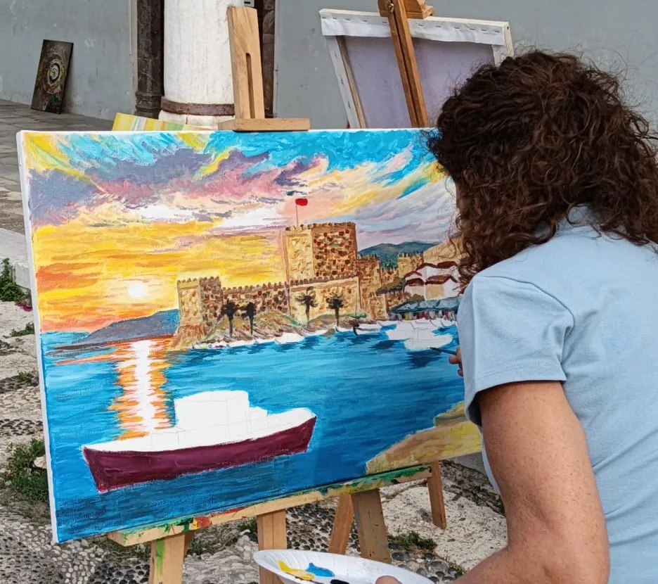 Çeşme’nin tarihi dokusu 9 sanatçının tuvalinde hayat buldu