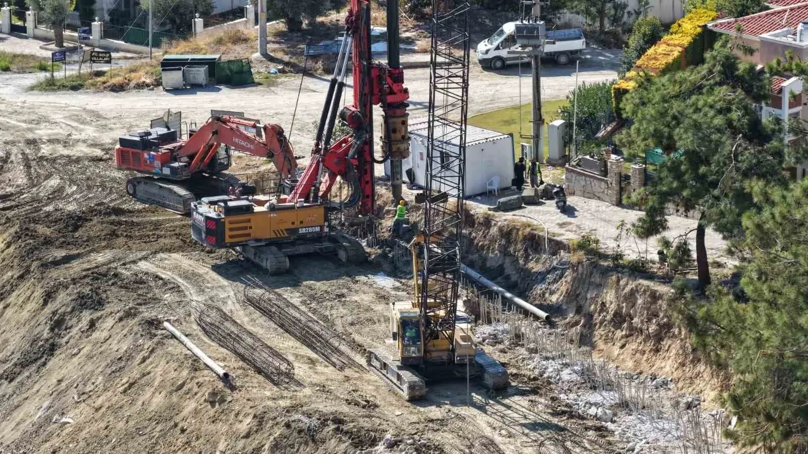 Aydın Büyükşehir Belediyesi Kuşadası’ndaki yol çalışmalarını sürdürüyor - 3