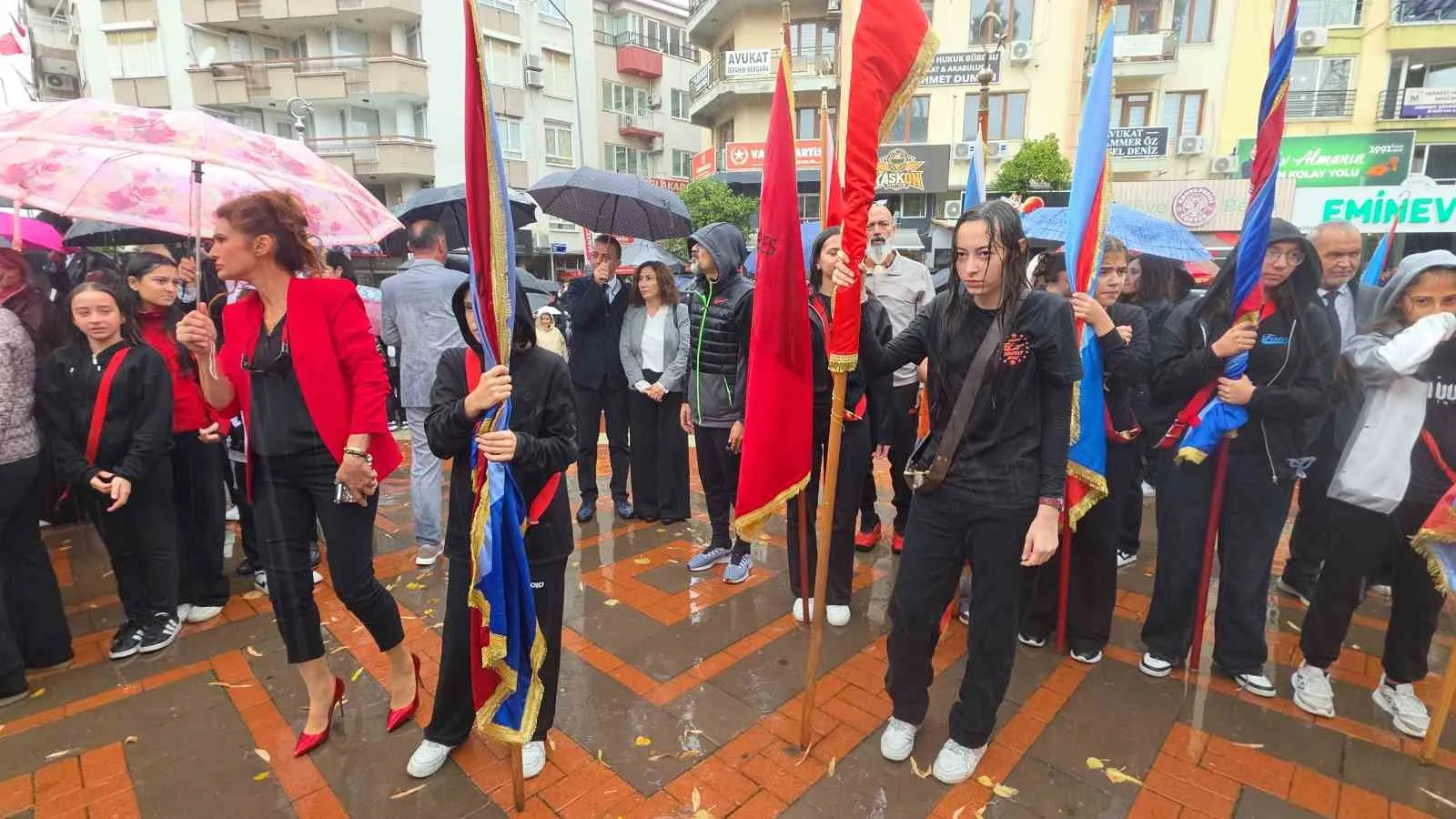 Nazilli’de çelenk sunma töreni yağmur altında yapıldı - 9