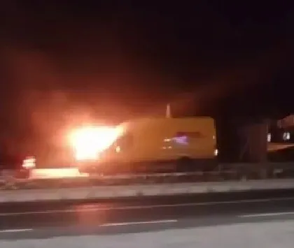 Denizli’de kargo aracı alev aldı - 2