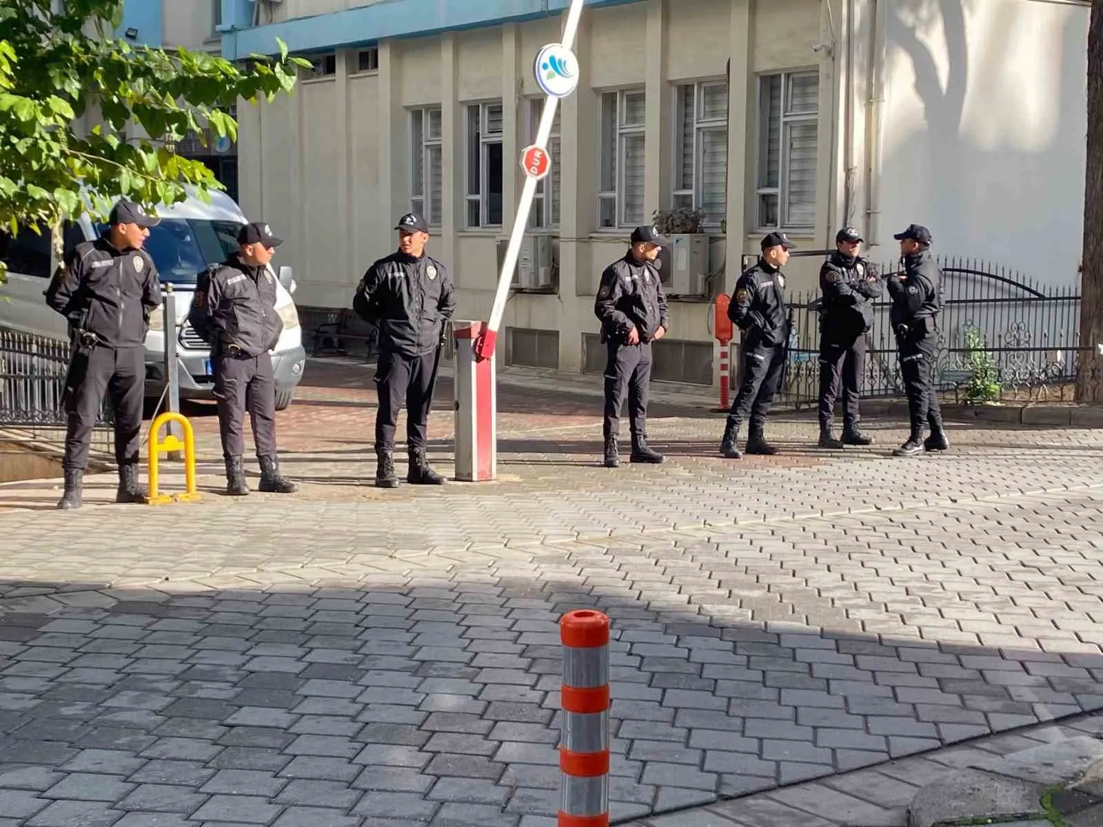 Merkezefendi Belediyesi operasyonunda 3 kişi mahkemeye sevk edildi, 7 kişi serbest