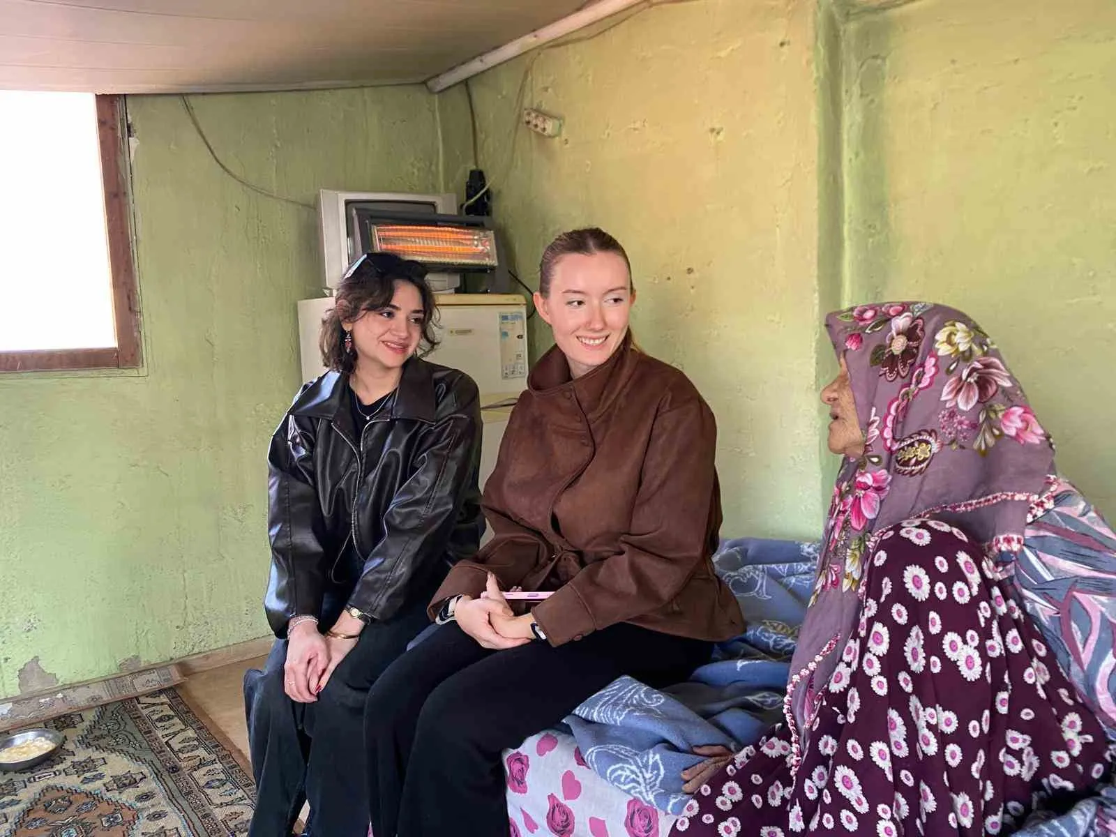 Manisalı gençler yaşlıları yalnız bırakmıyor - 2
