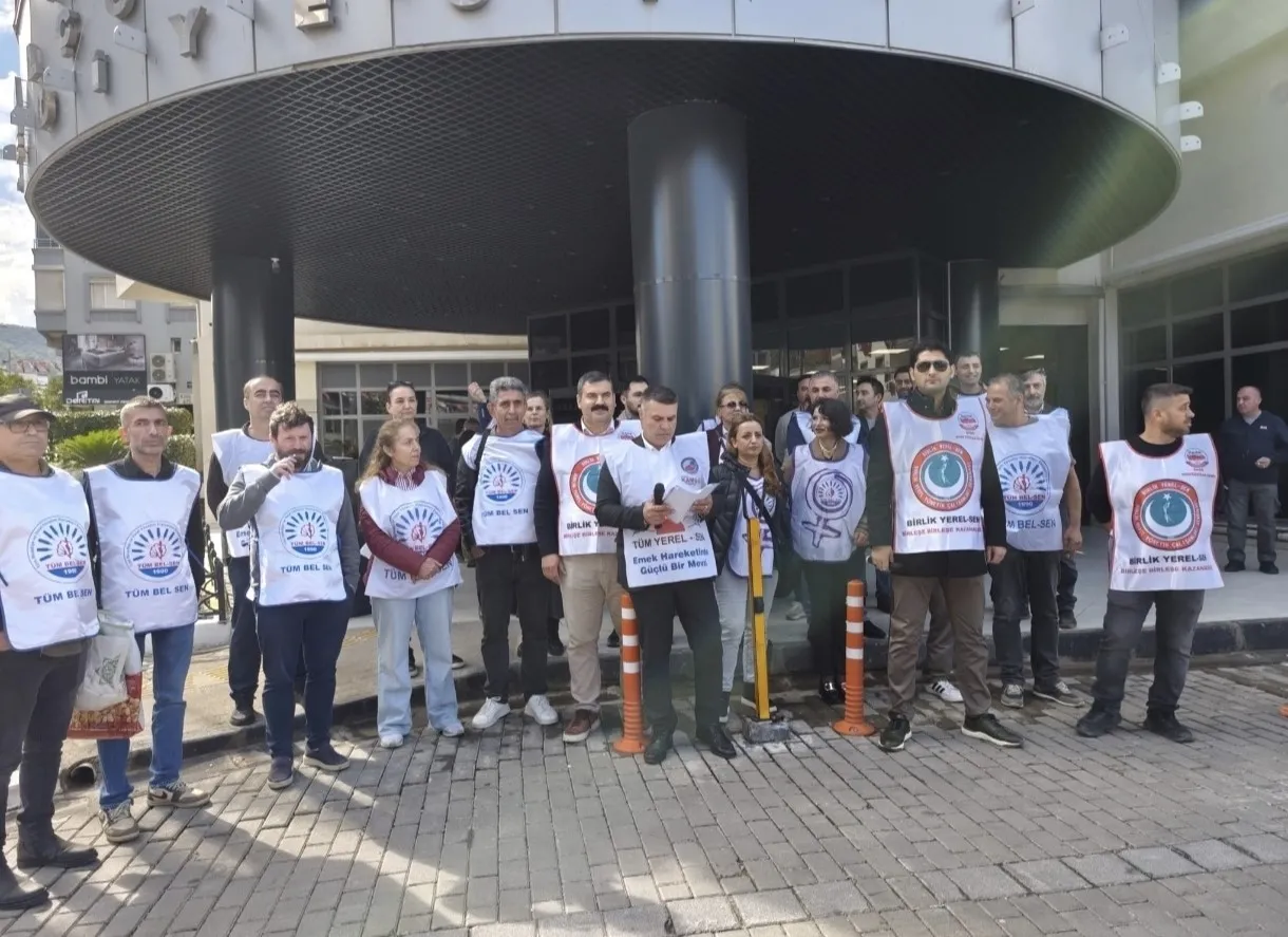 Balçova Belediyesinde memurlardan iş bırakma eylemi