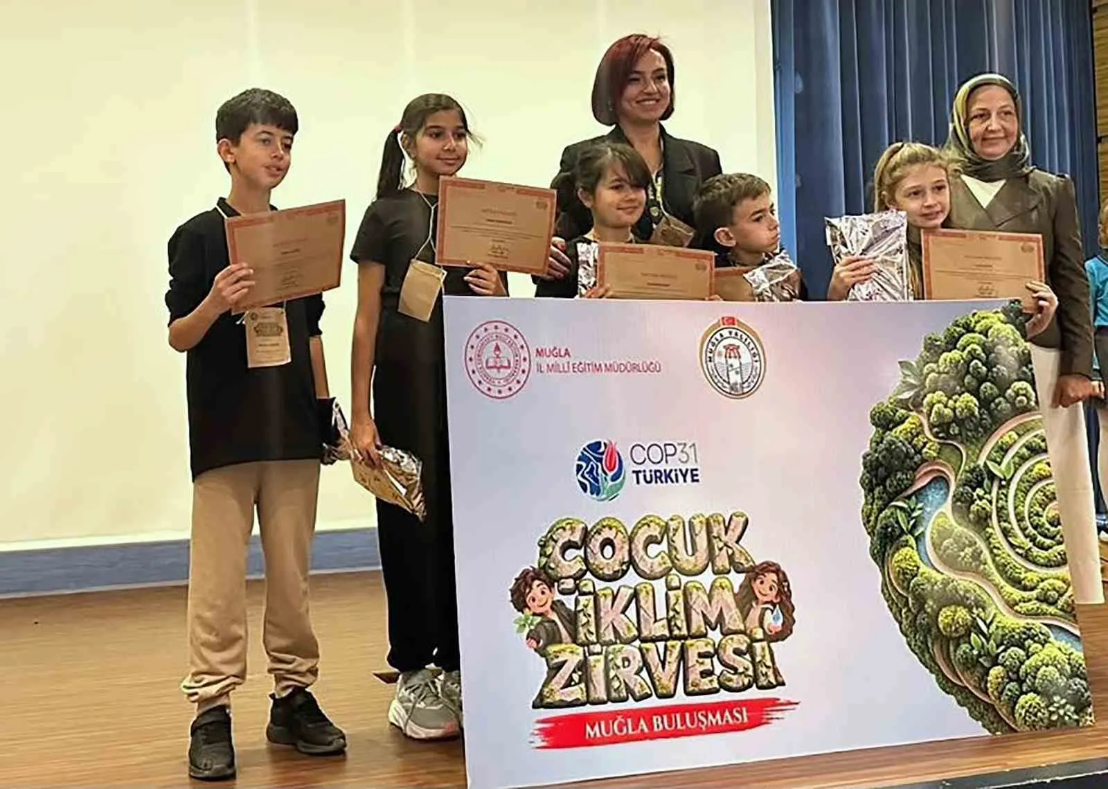 MTK Koleji öğrencilerinden İklim Zirvesi’nde sürdürülebilir gelecek vurgusu