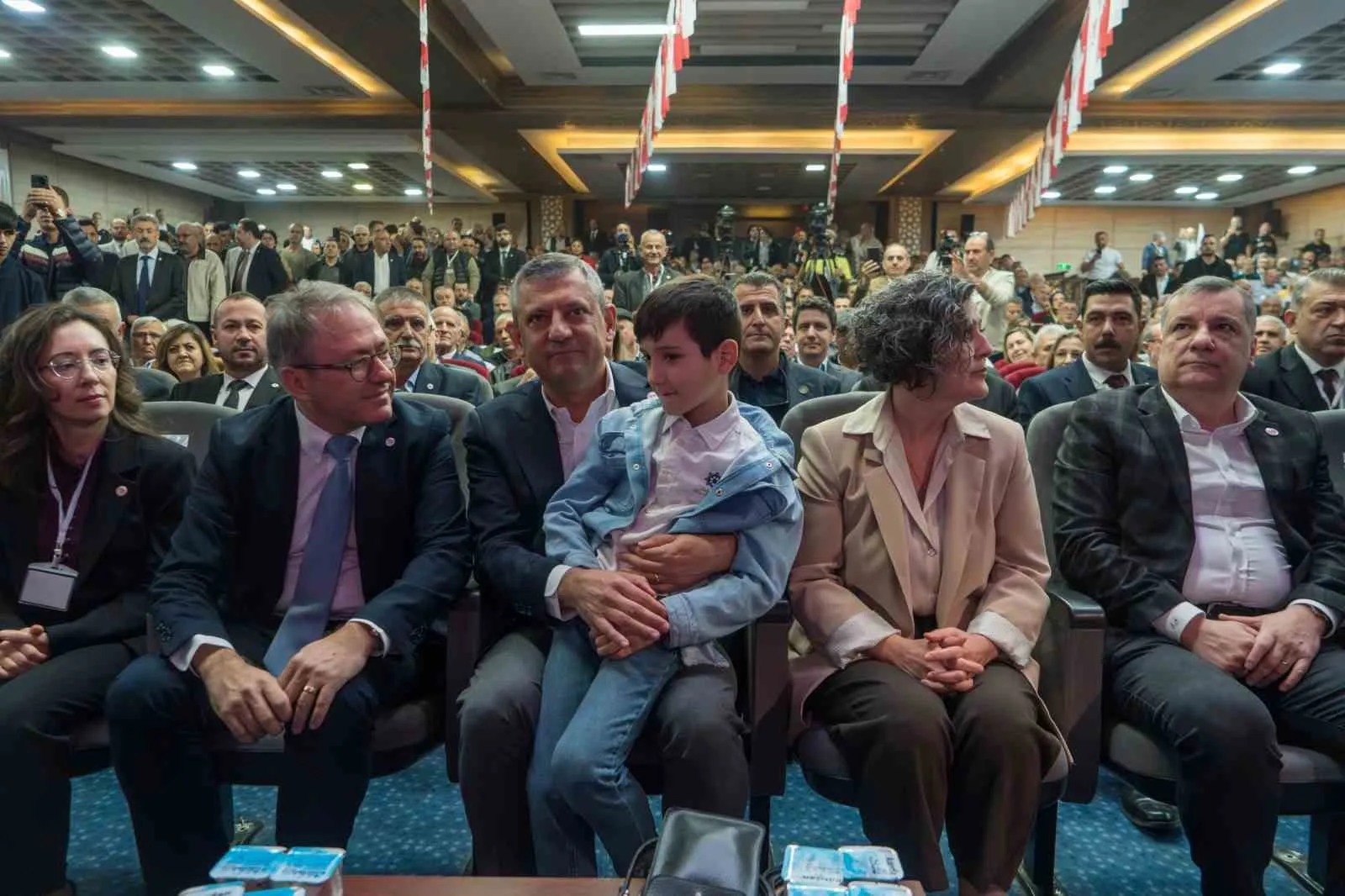 Özgür Özel’den Besim Dutlulu’nun ’parti değiştireceği’ iddialarına sert tepki