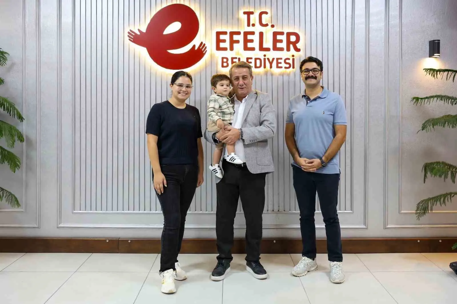 Başkan Yetişkin, sağlığına kavuşan minik Teoman’ı ağırladı - 4