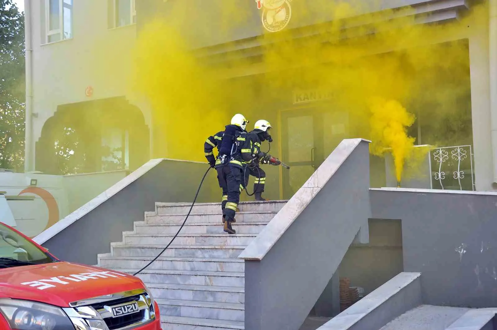 Kurtarma ekiplerinden okulda ortak tatbikat