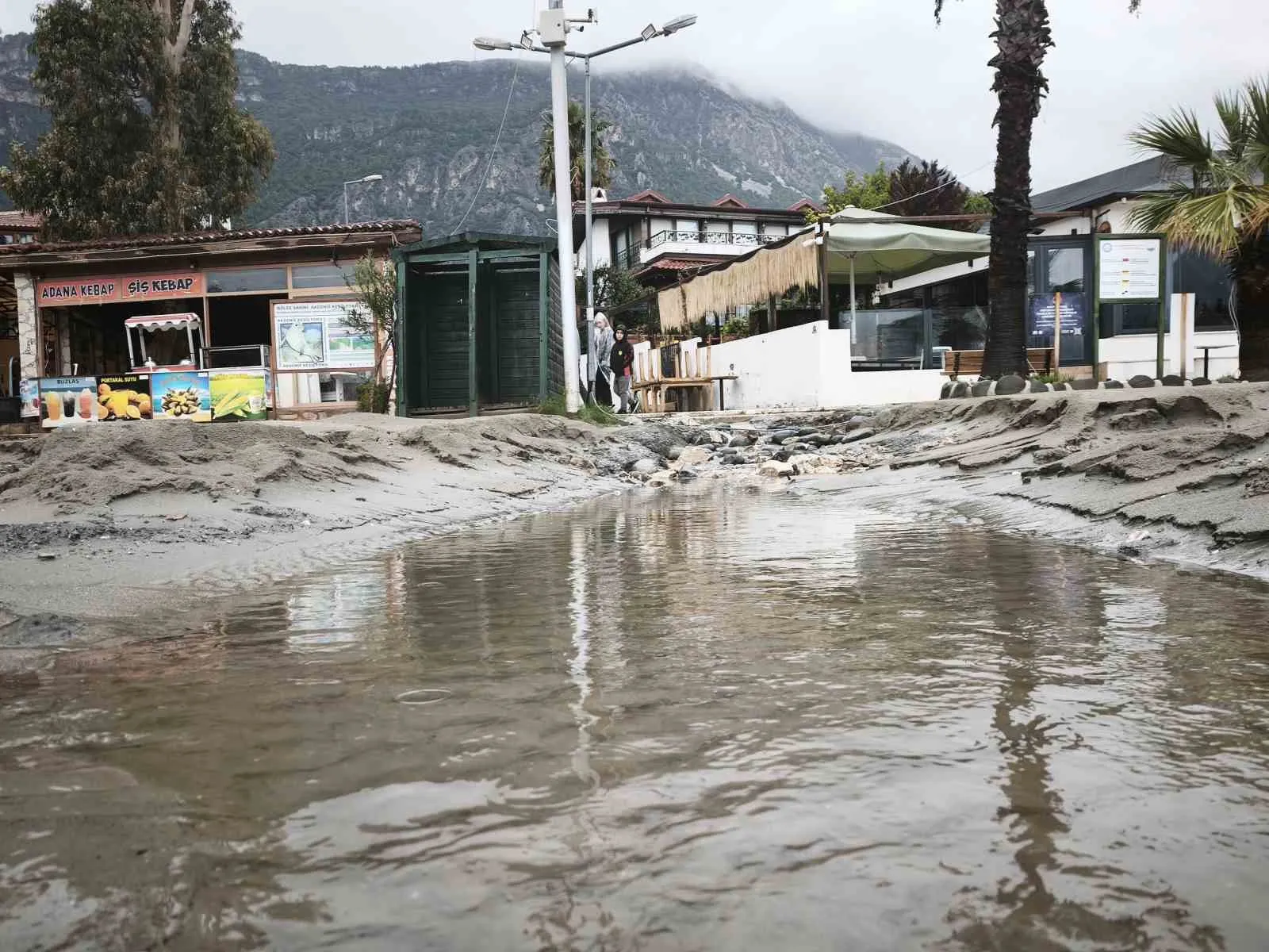 Muğla’da sakin kentin sahili kullanılmaz hale geldi - 3