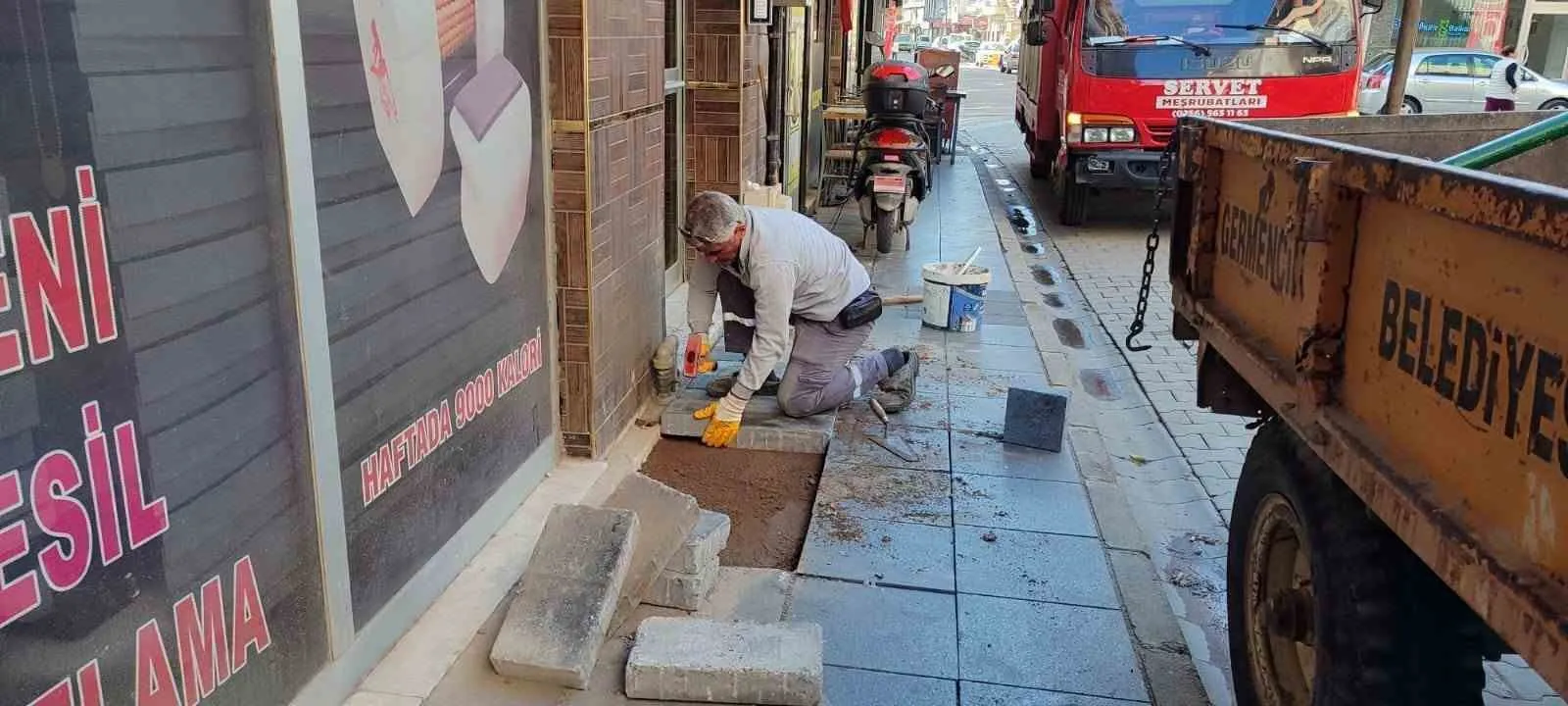 Germencik’te 7 farklı noktada belediye mesaisi sürüyor - 2
