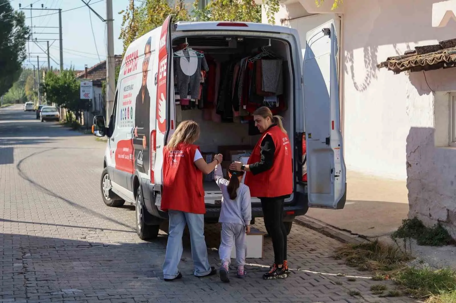 Efeler Belediyesi ihtiyaç sahiplerine ulaşıyor - 5