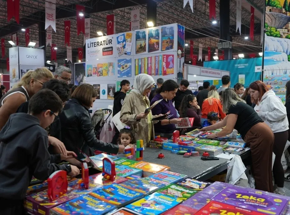 Denizli TÜYAP Kitap Fuarı’nda yazar yağmuru sürüyor - 6