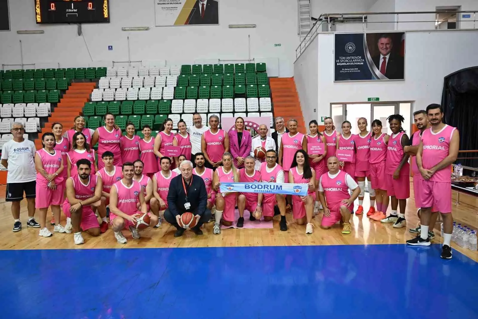 Bodrum kadın basketbol takımı ve doktorlar meme farkındalığı için maç yaptı - 3