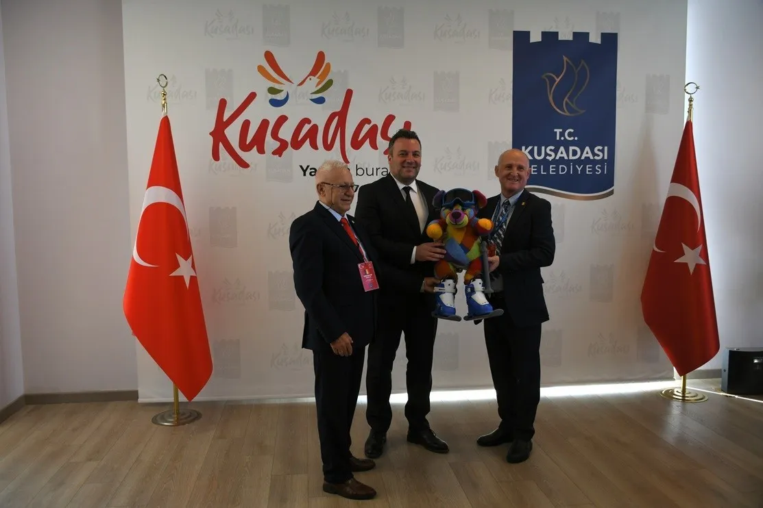 Kuşadası’nda Cumhuriyetin 102’üncü yılı kardeş şehirlerin dostluk buluşması ile taçlandı - 5