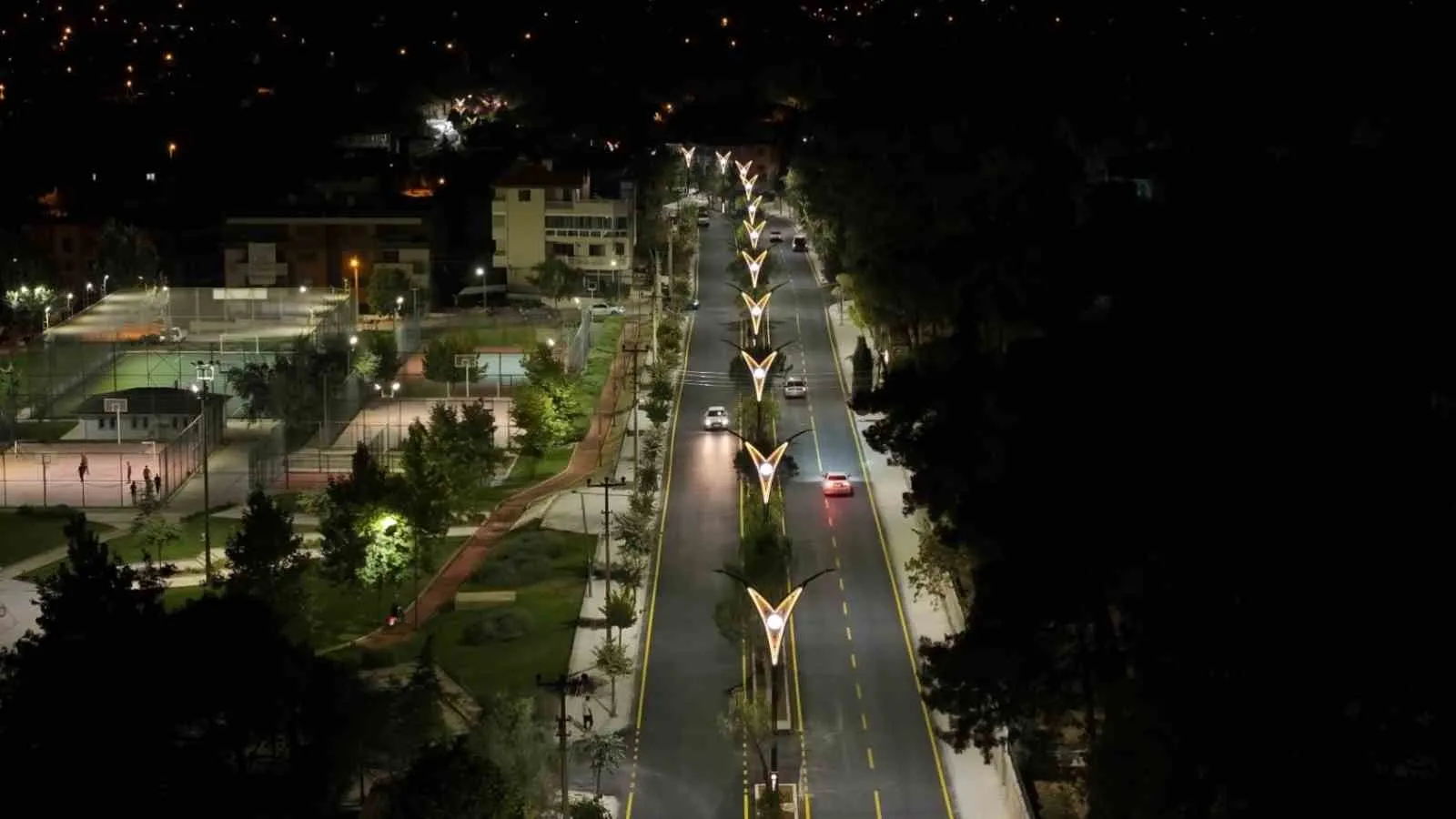 Denizli Büyükşehir, 10 kilometrelik hat ve 247 yeni direkle şehrin güzelliğine güzellik kattı - 7
