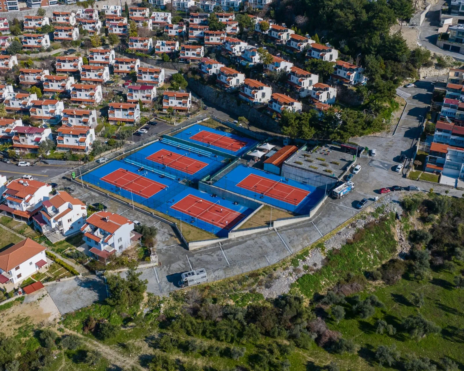 Kuşadası’nda Cumhuriyet Kupası için 86 raket korta çıktı - 3