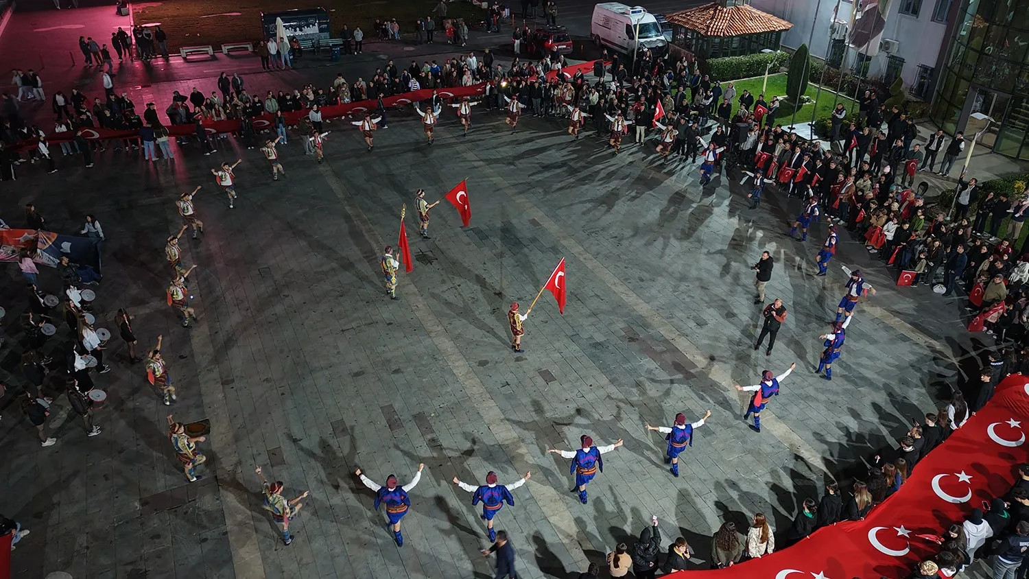 Kula’da Cumhuriyet Bayramı etkinlikleri fener alayıyla sona erdi - 12