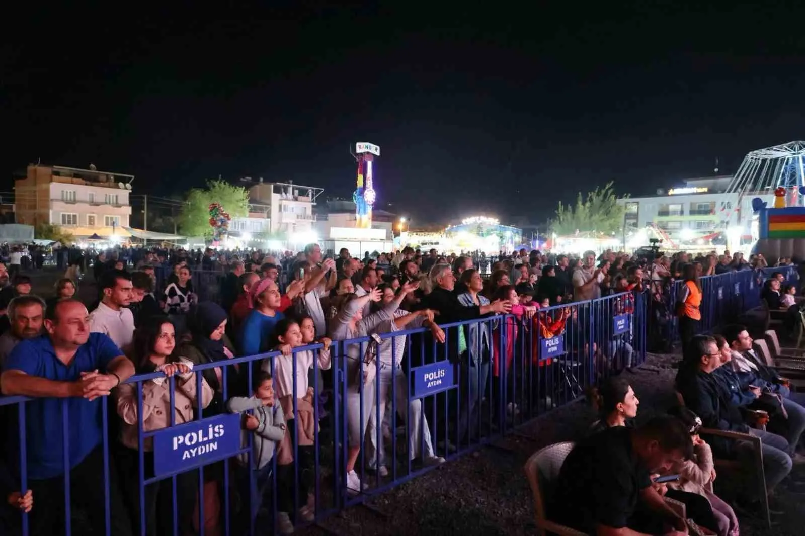 Çine’de Memecik Fest coşkusu Necati ve Saykolar ile sürdü - 3