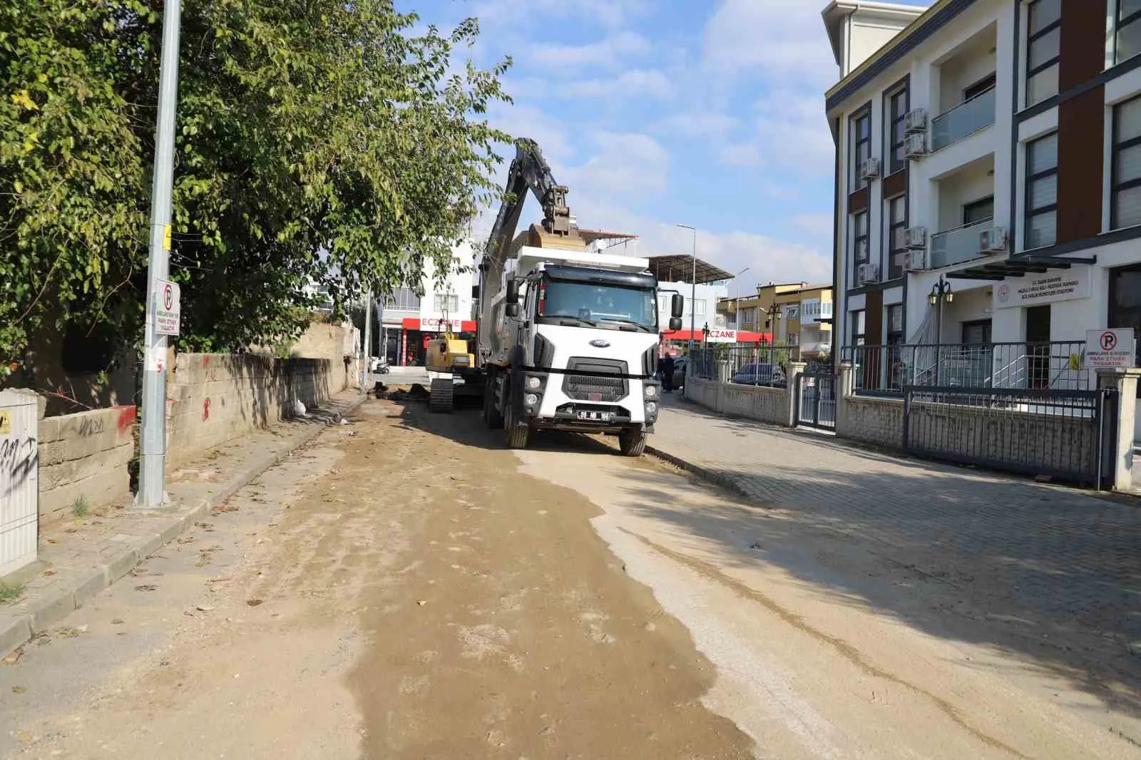 Nazilli Belediyesi’nden İstiklal Mahallesi’nde yol çalışması - 5
