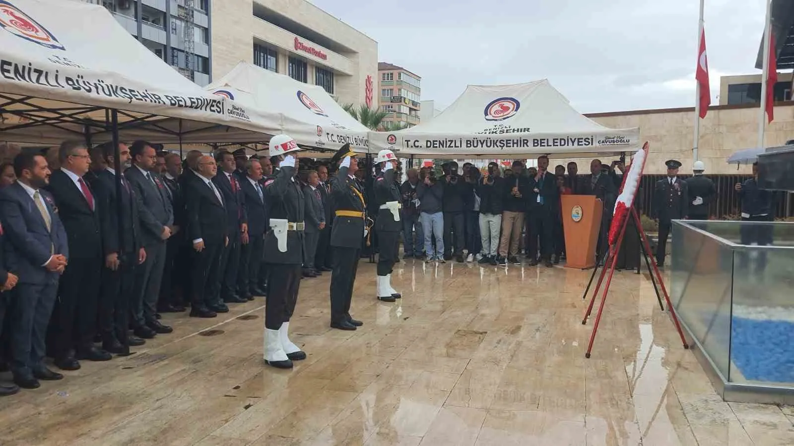 Denizli’de Cumhuriyet Bayramı kutlamaları çelenk töreniyle başladı - 5