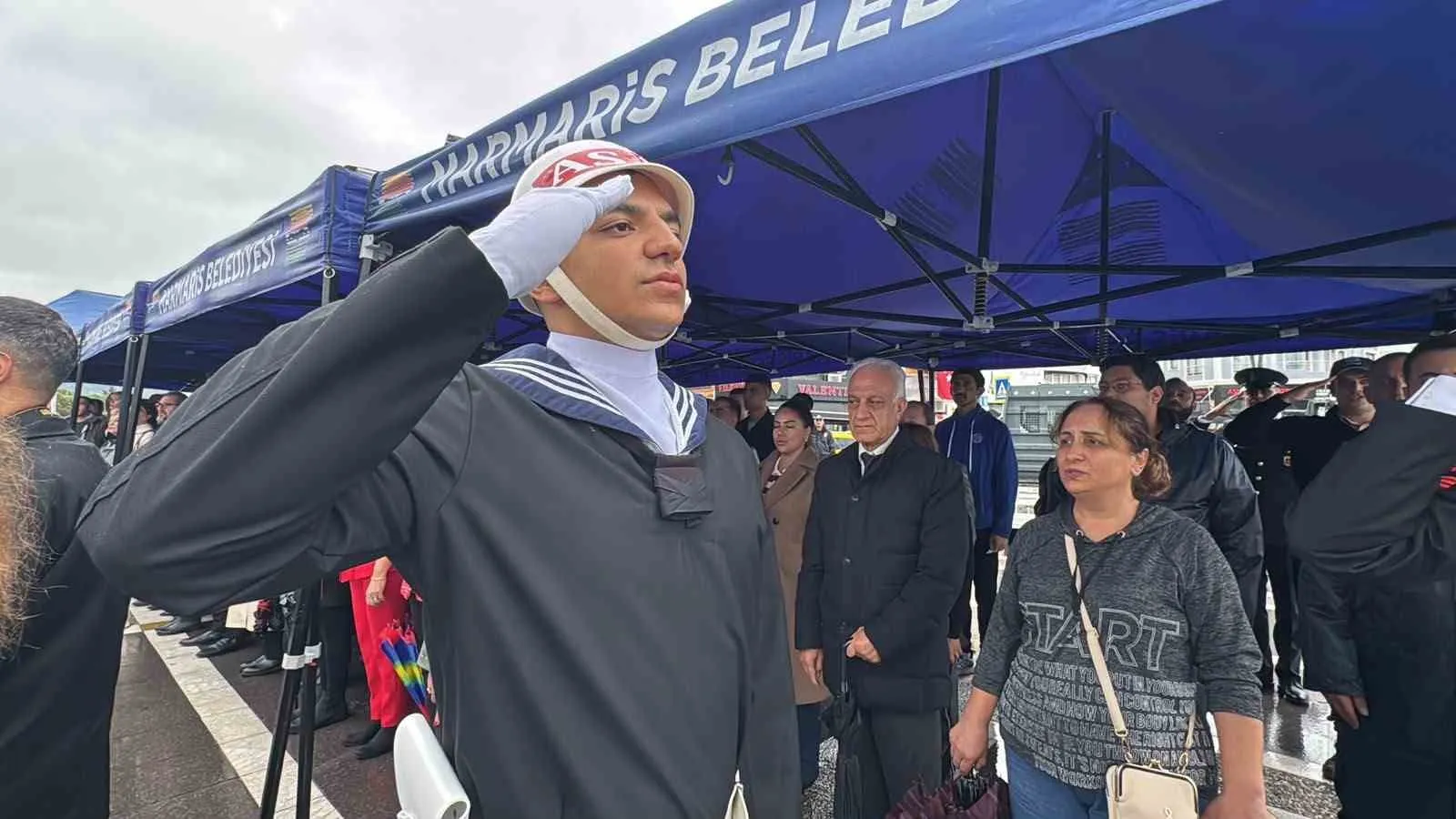 Marmaris’te Cumhuriyet Bayramı  çelenk sunma töreni sağanak altında yapıldı - 5