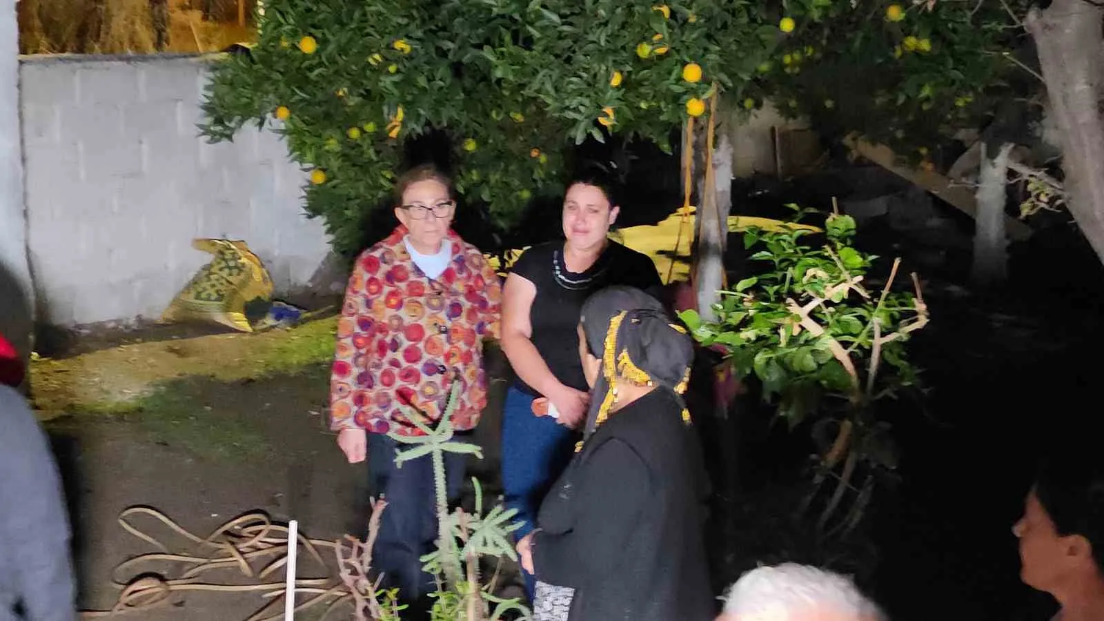 Yangında ev kül oldu, 4 kişilik aile zor kurtuldu - 4
