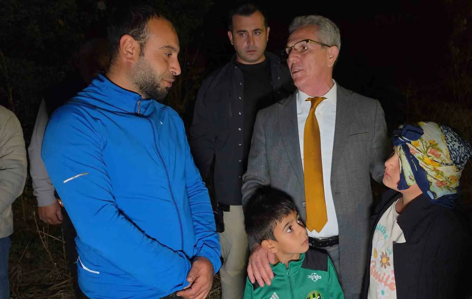 Yangında ev kül oldu, 4 kişilik aile zor kurtuldu - 6