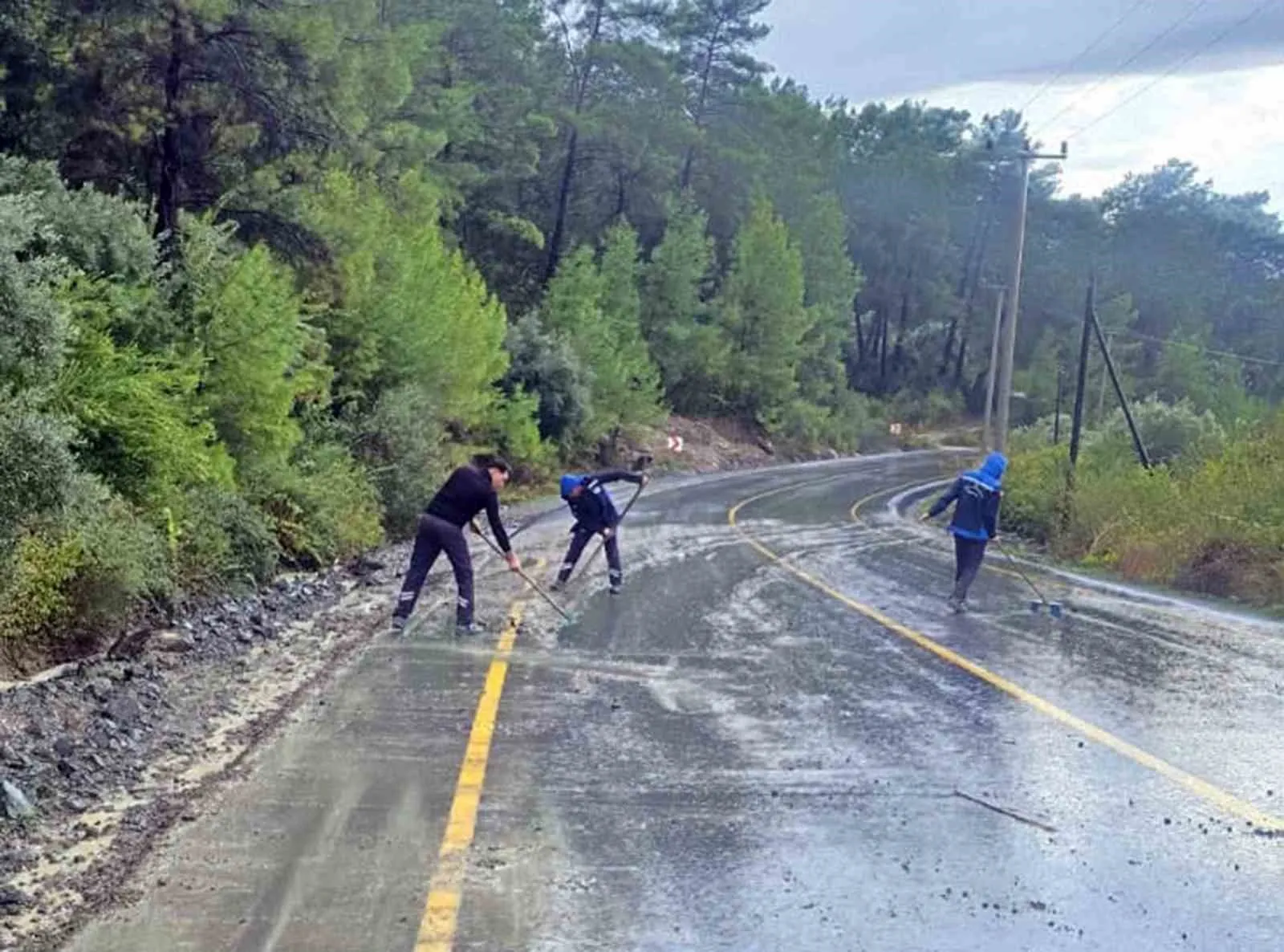 Dalaman’da su taşkınının izleri siliniyor - 4