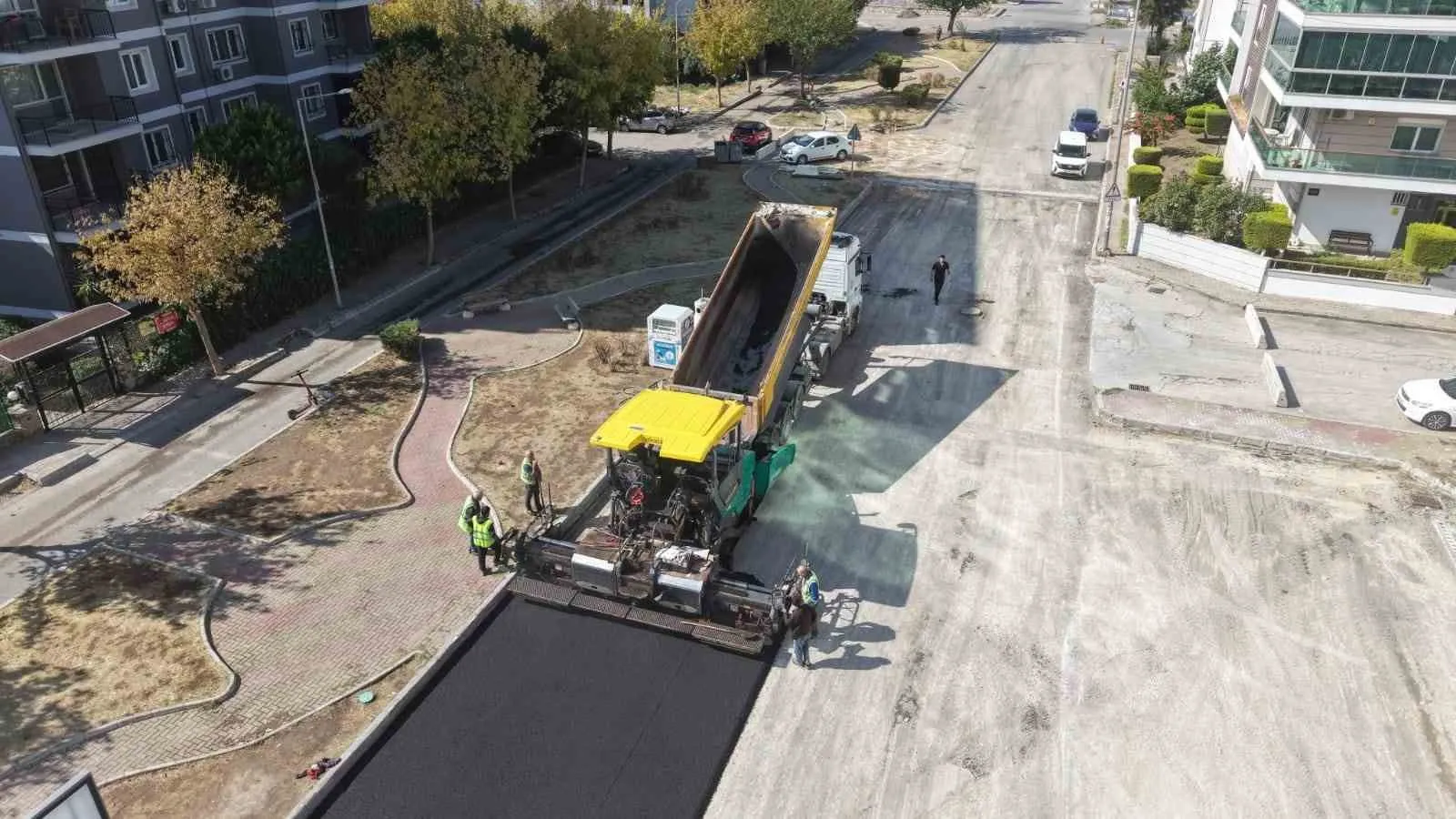 Ataşehir ve Harmandalı’da yollar asfaltlanıyor - 3