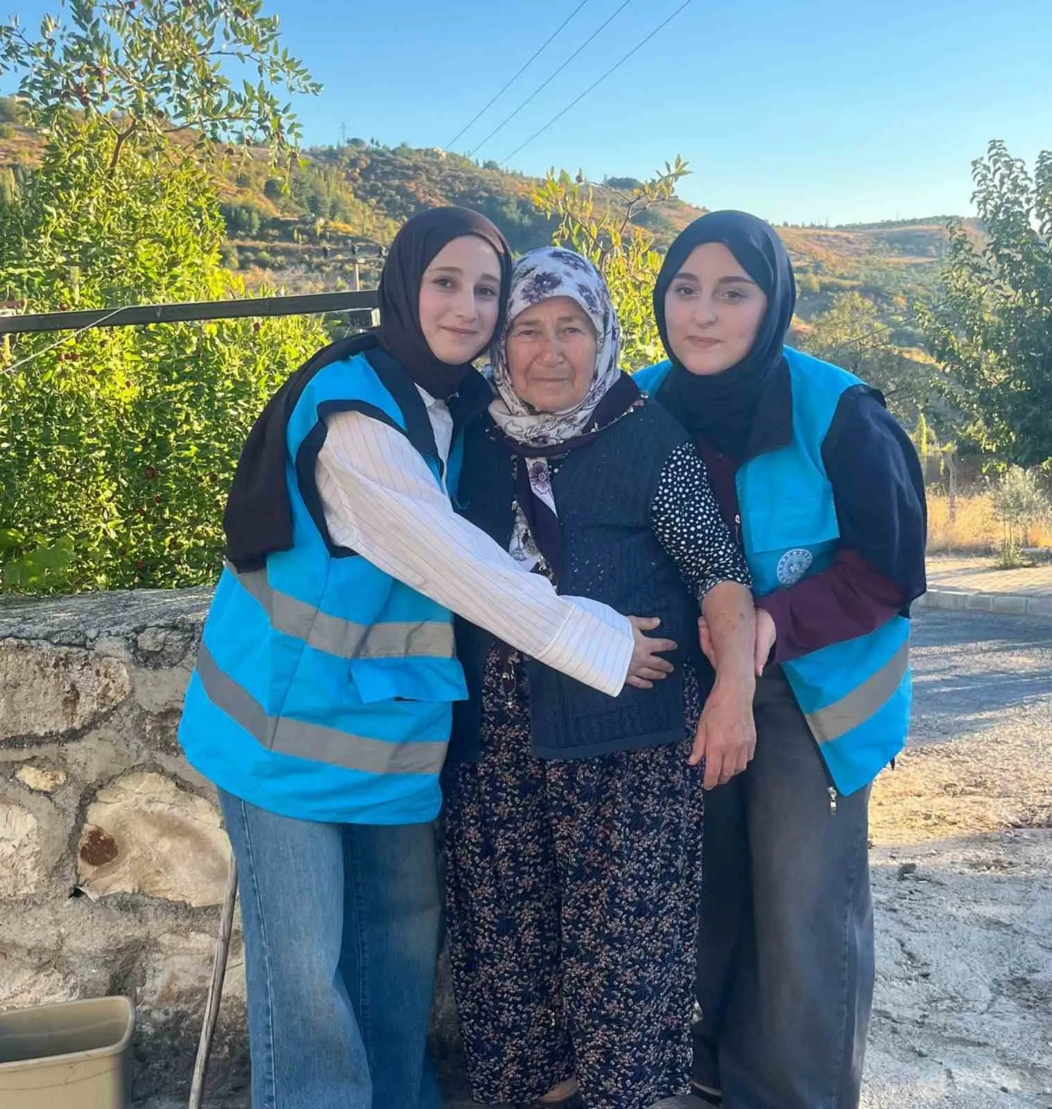 Manisalı gençler yaşlıları yalnız bırakmıyor - 6