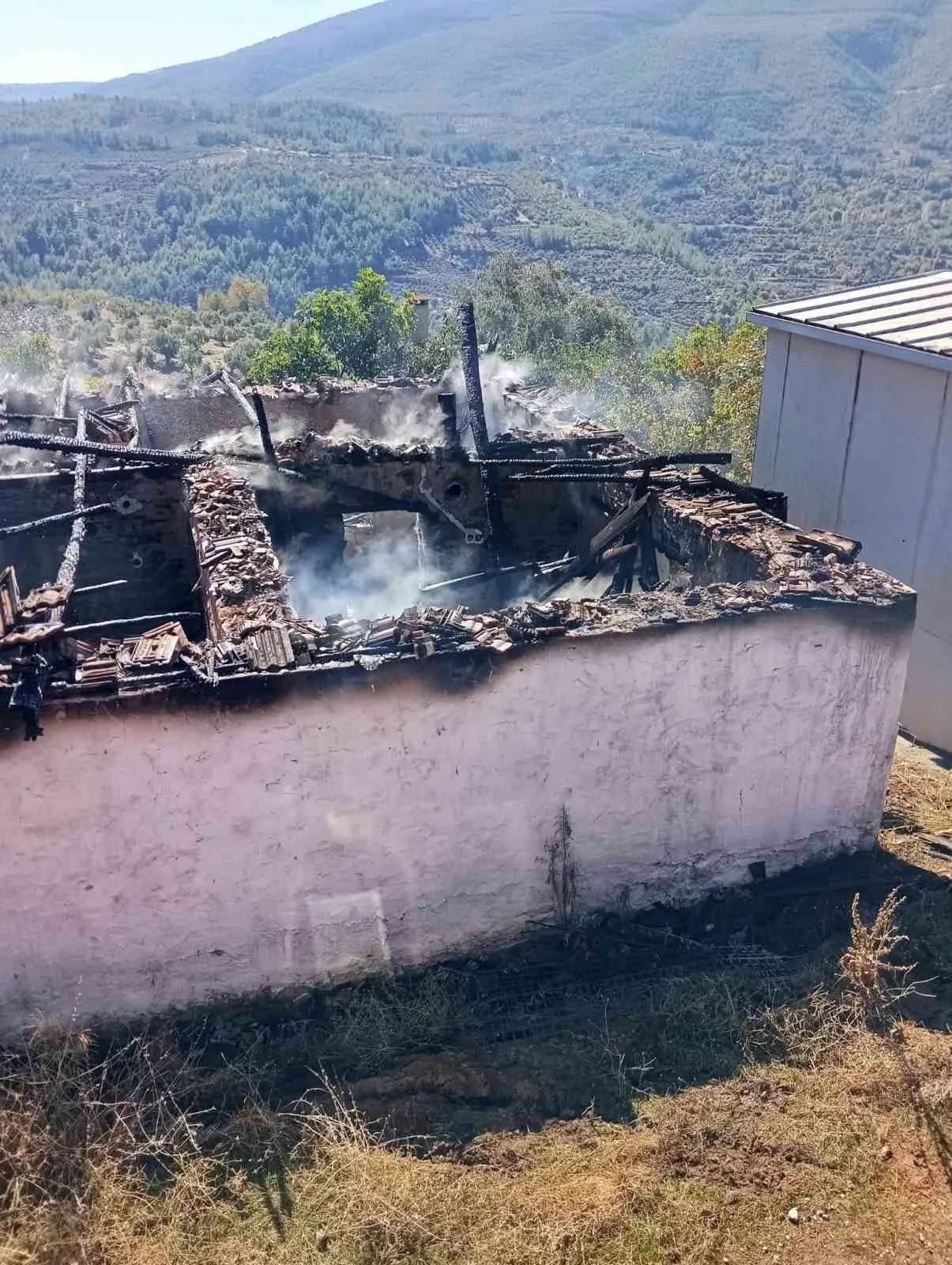 Aydın’da çıkan yangında bir ev küle döndü - 4