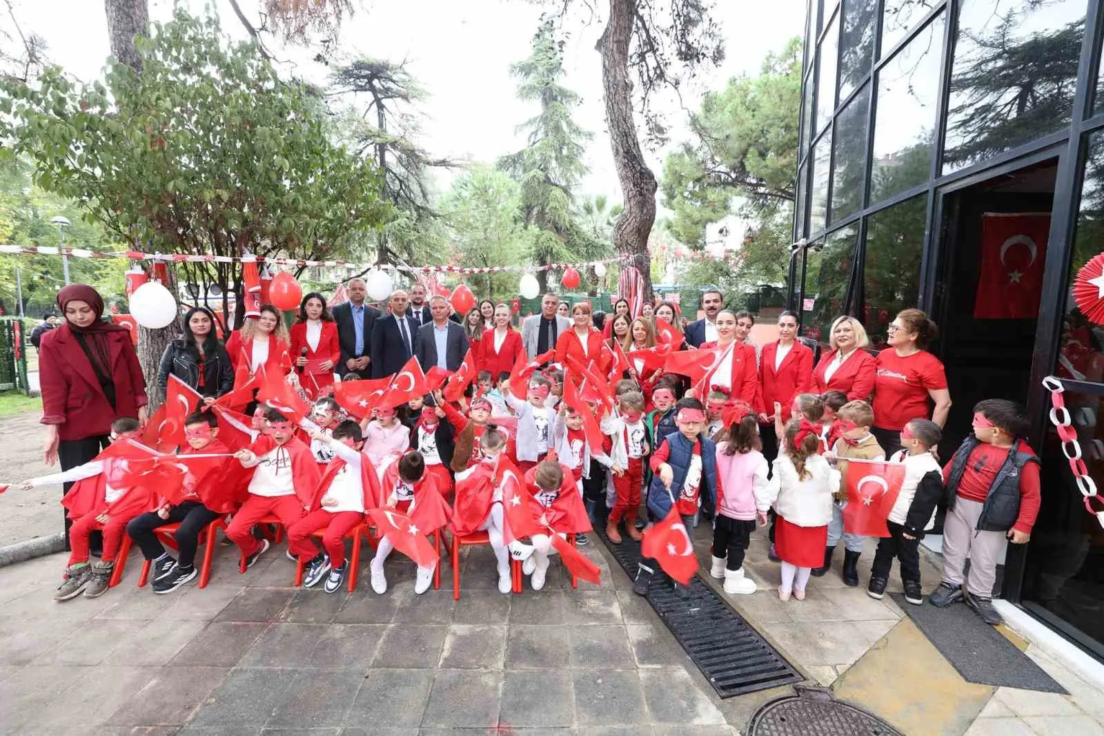 Şehzadeler’de miniklerden cumhuriyet coşkusu