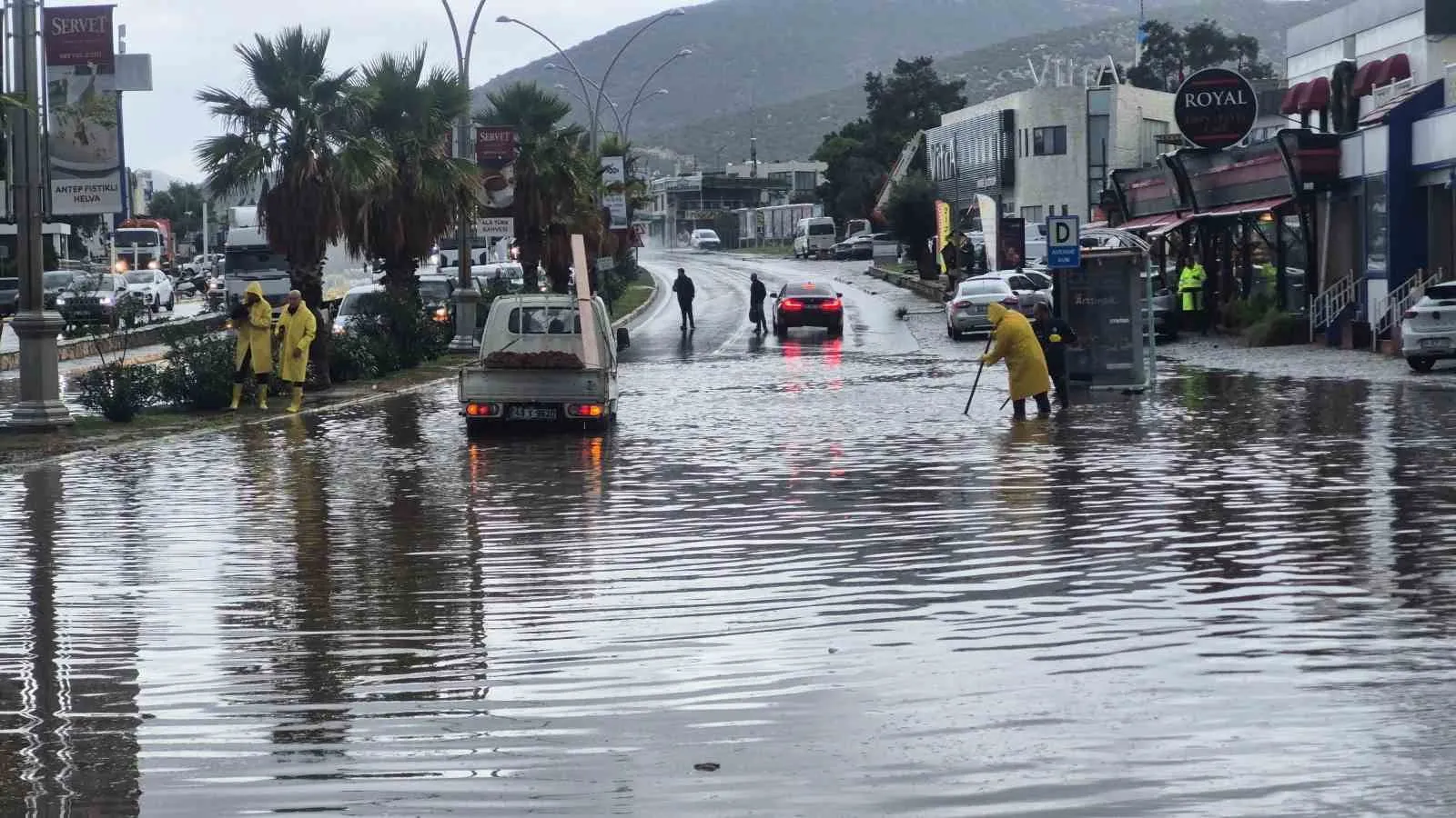 Bodrum’da yol göle döndü - 3