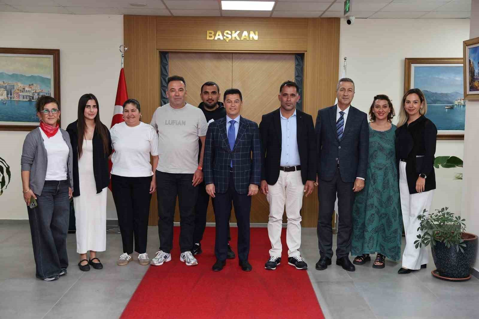 Başkan Ünlü, Selimiye Mahalle Muhtarı Akgül ve mahalle sakinlerini ağırladı
