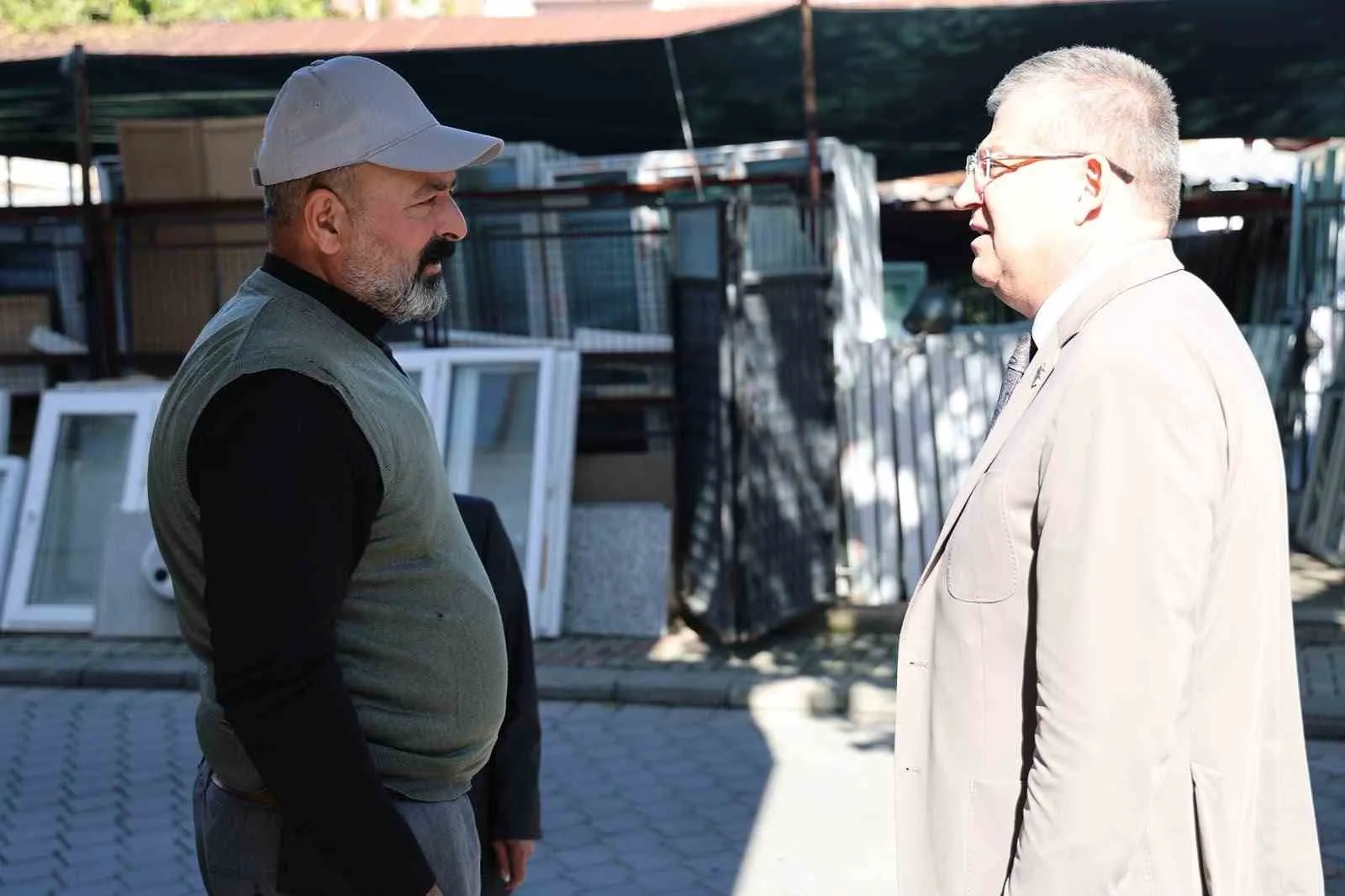 AK Parti Denizli İl Başkanı Subaşıoğlu’ndan Hacı Kaplanlar’da esnaf ziyareti