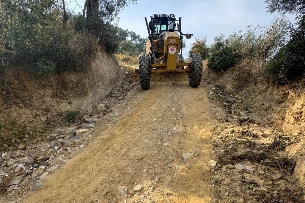 Efeler’de hasar gören tarım arazi yolları açılıyor - 4
