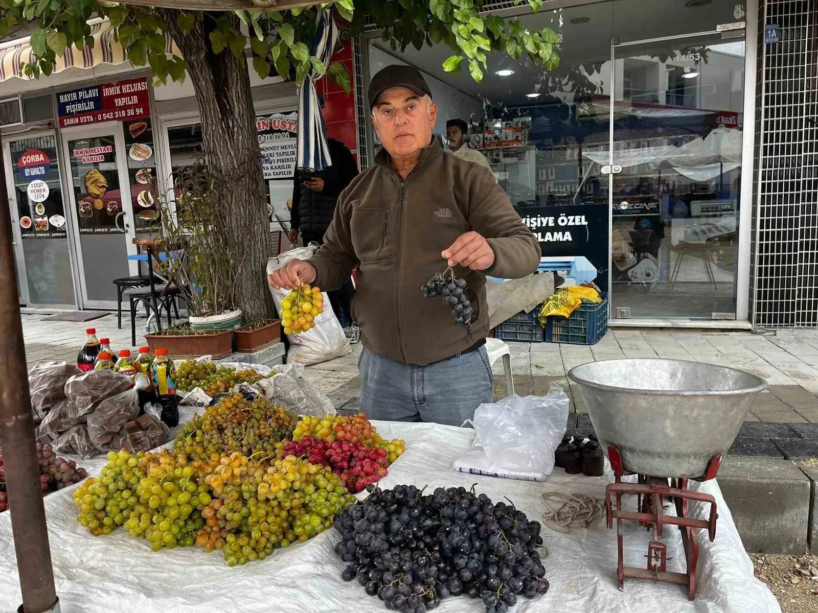 Haydar üzümleri tezgahlarda yerini aldı
