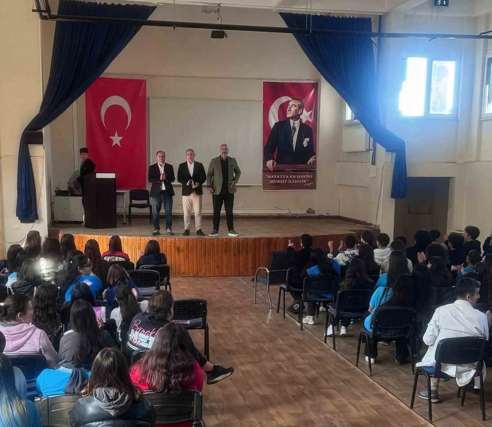 Bodrum’da öğrenciler yazarla buluştu