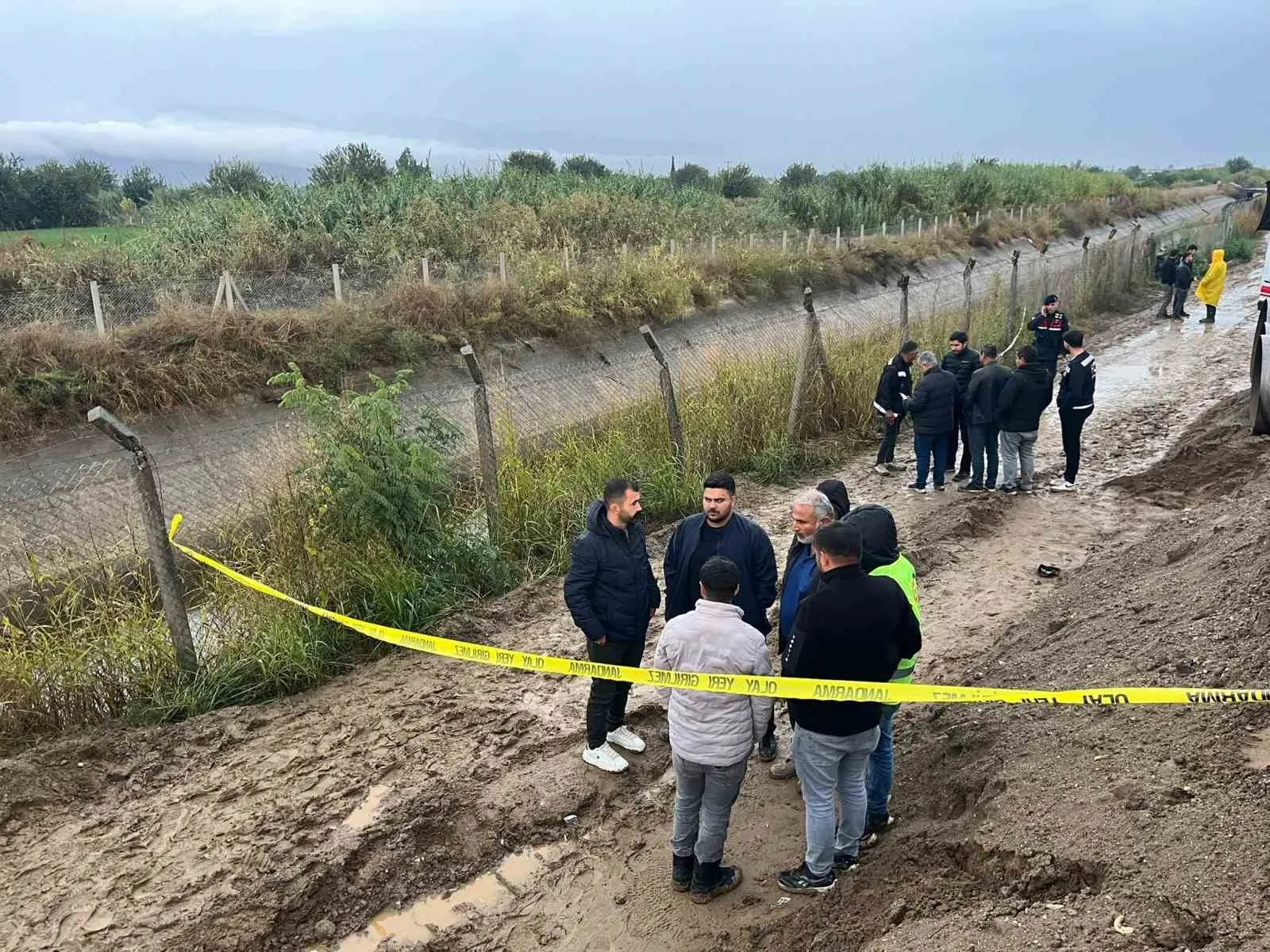 Toprak altında kalan işçi hayatını kaybetti - 4